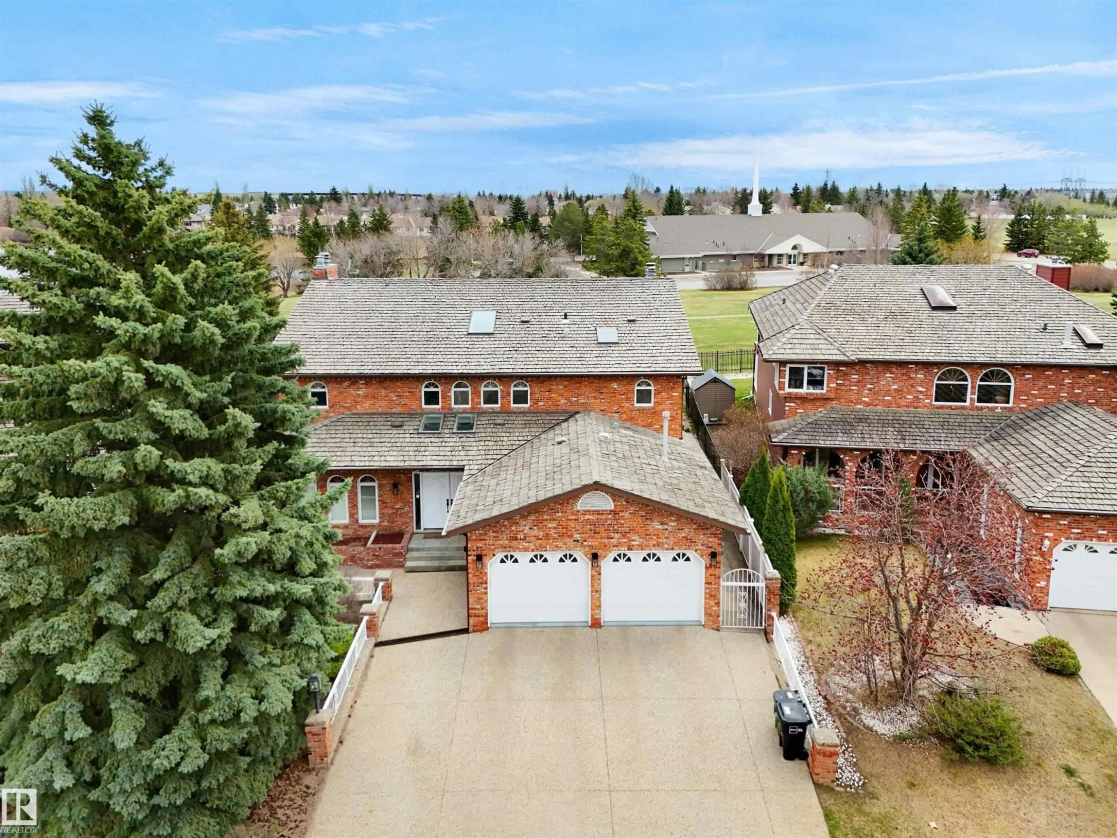 A pic from outside/outdoor area/front of a property/back of a property/a pic from drone, unknown for NW - 10815 BEARSPAW DR E, Edmonton Alberta T6J5E1
