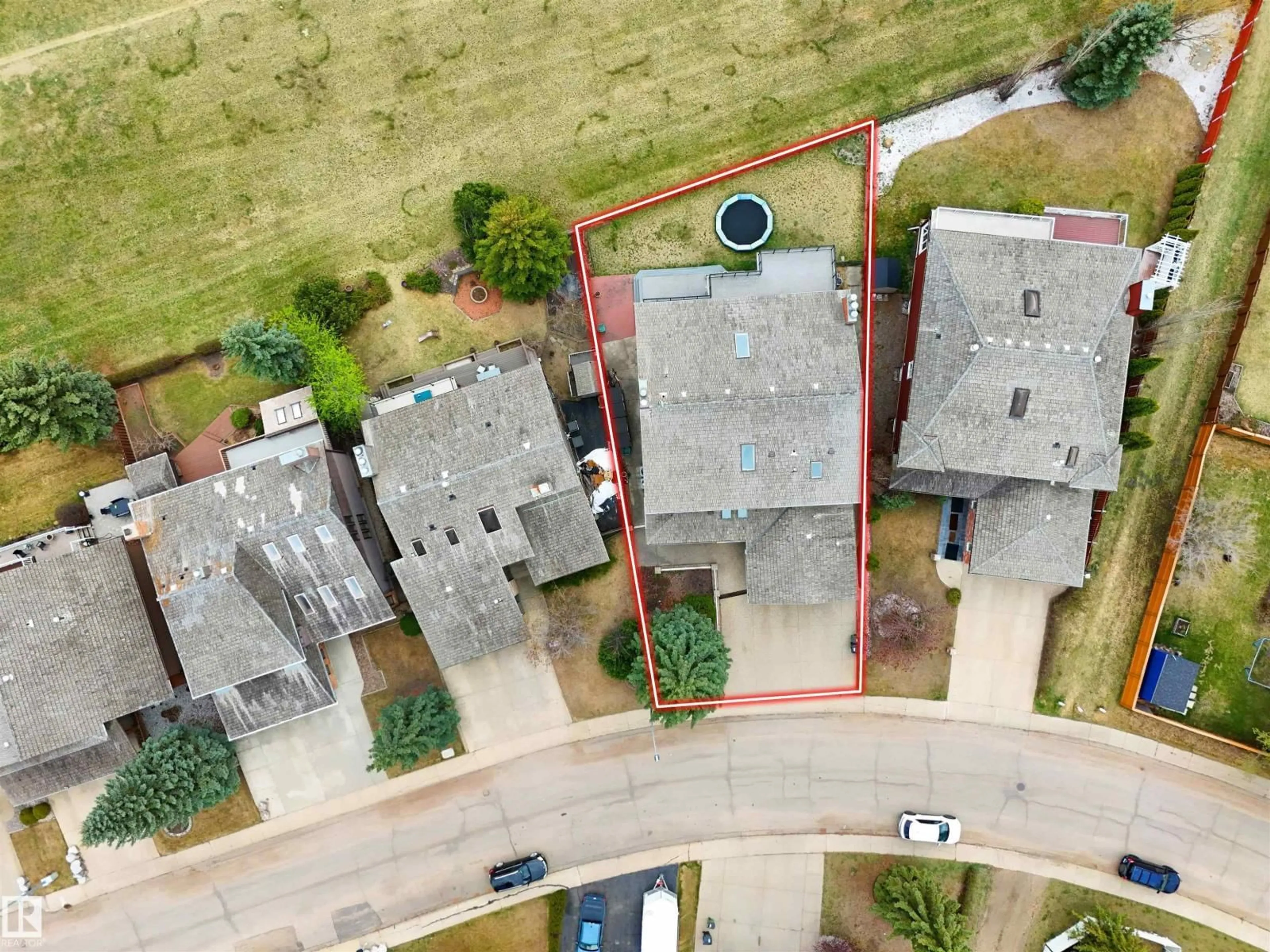 A pic from outside/outdoor area/front of a property/back of a property/a pic from drone, street for NW - 10815 BEARSPAW DR E, Edmonton Alberta T6J5E1