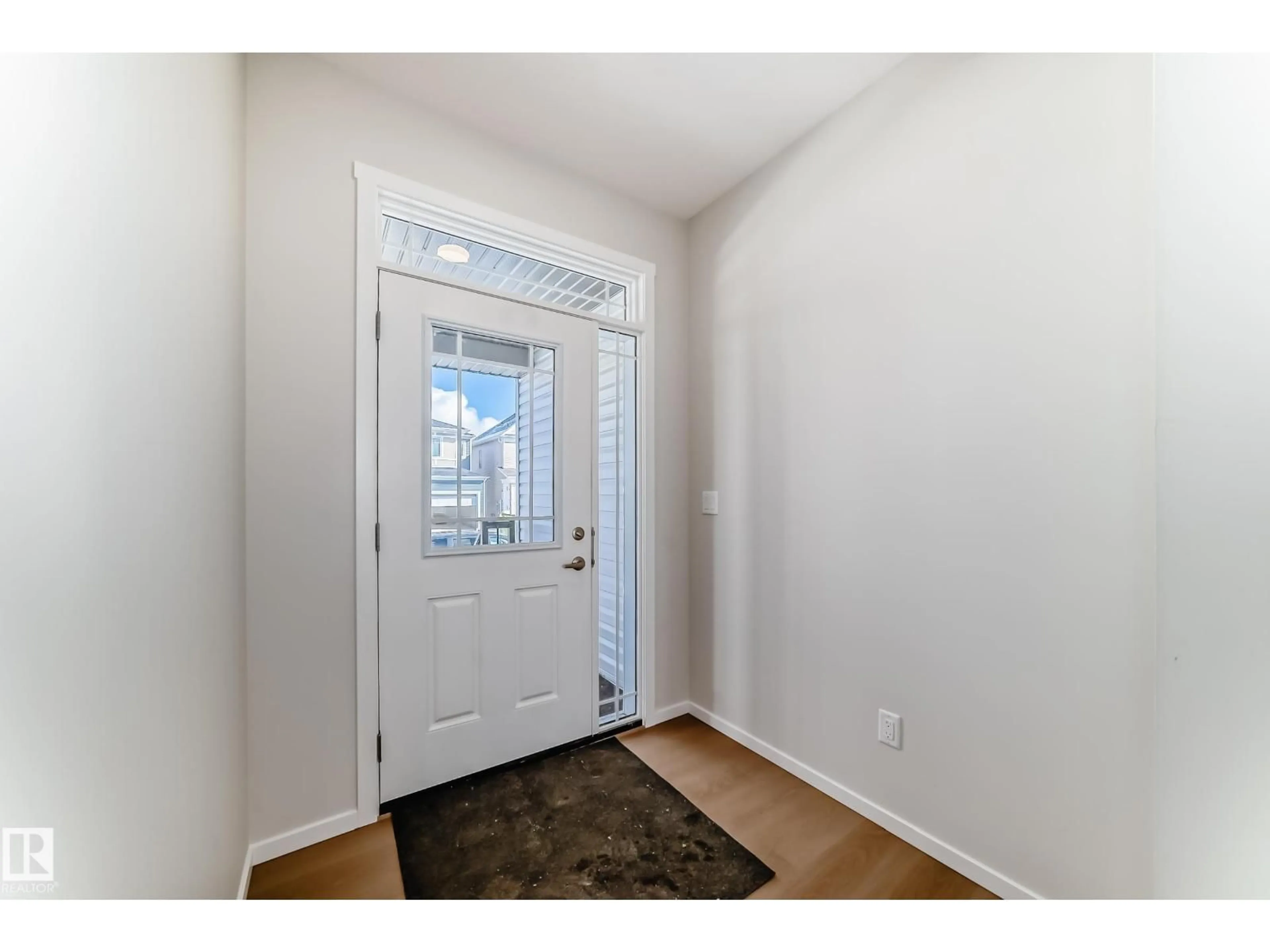 Indoor entryway for NW - 1516 206 ST, Edmonton Alberta T6M3E7