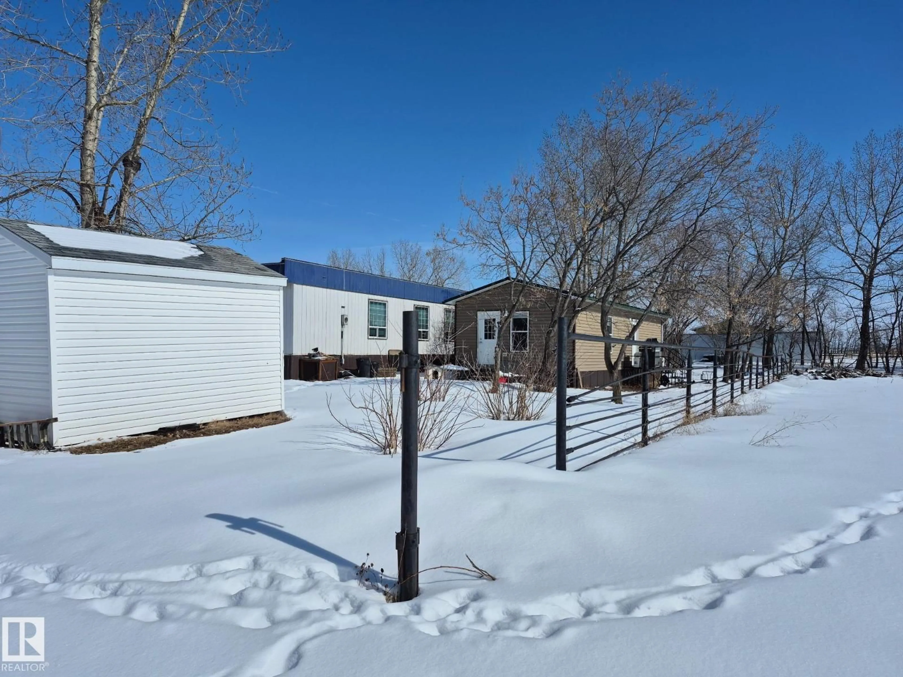 A pic from outside/outdoor area/front of a property/back of a property/a pic from drone, street for 59227 HIGHWAY 44 NW, Rural Westlock County Alberta T0G1W0