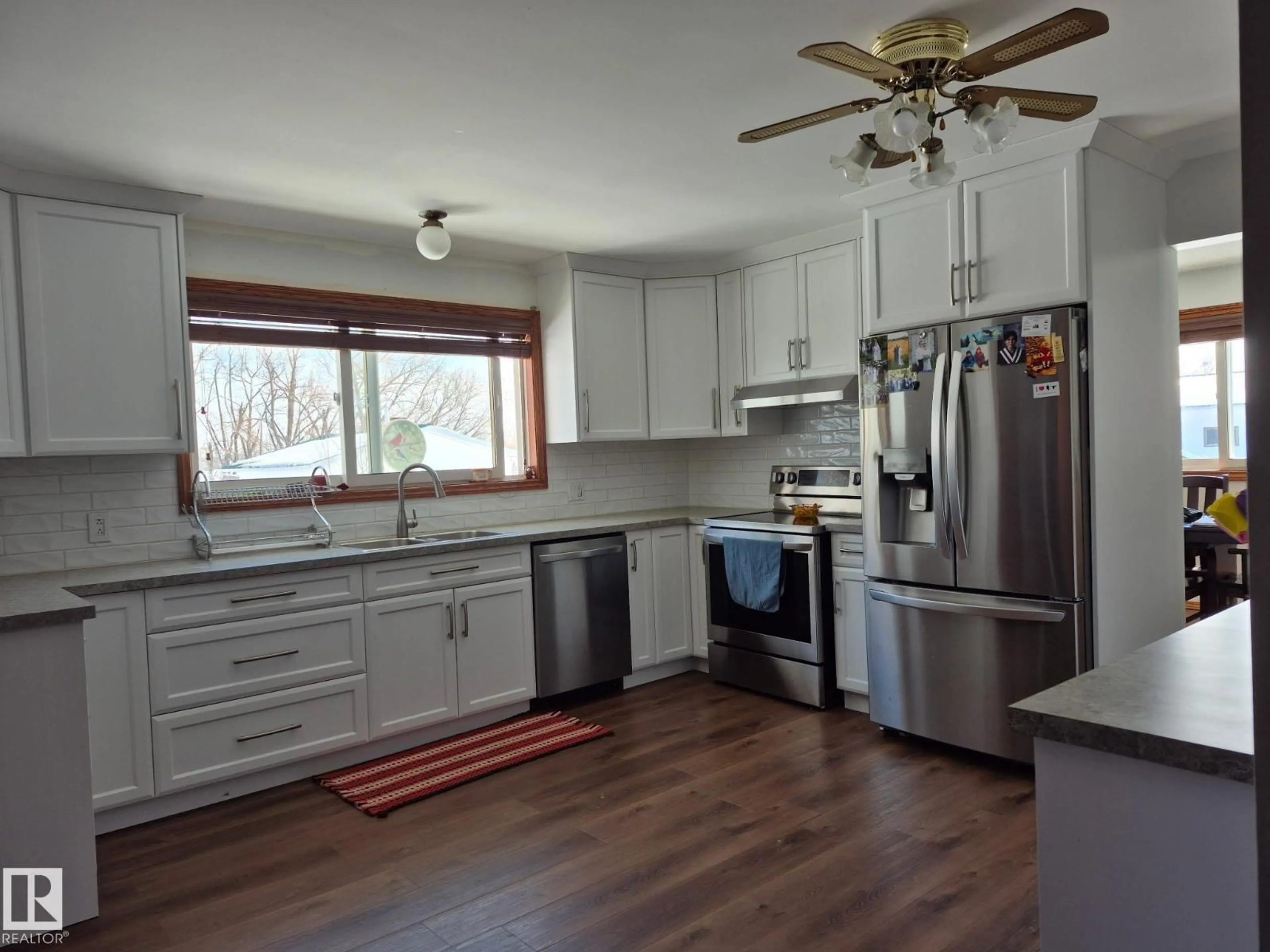 Open concept kitchen, wood/laminate floor for 59227 HIGHWAY 44 NW, Rural Westlock County Alberta T0G1W0