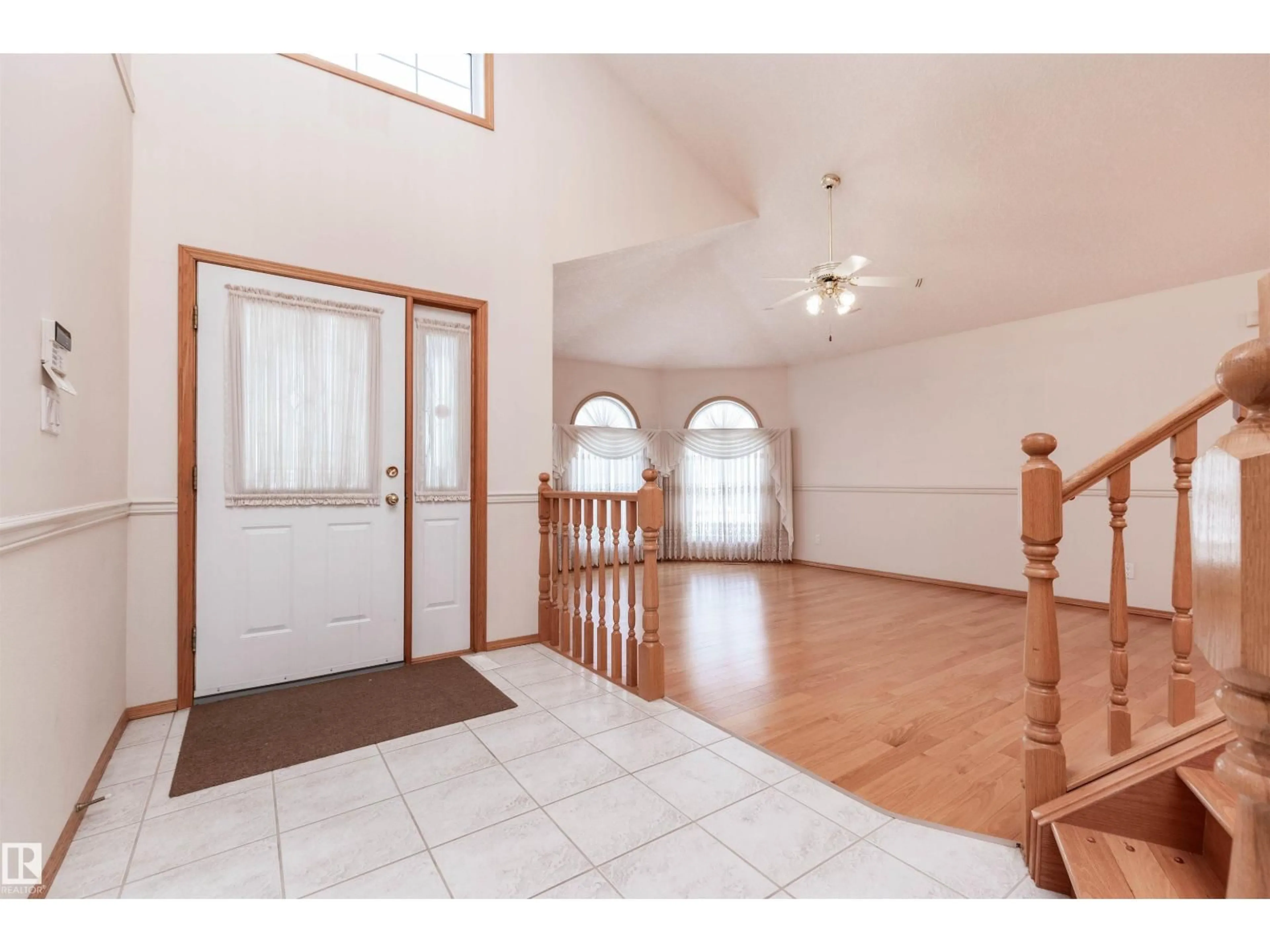 Indoor foyer for NW - 5735 161 AV, Edmonton Alberta T5Y2S9