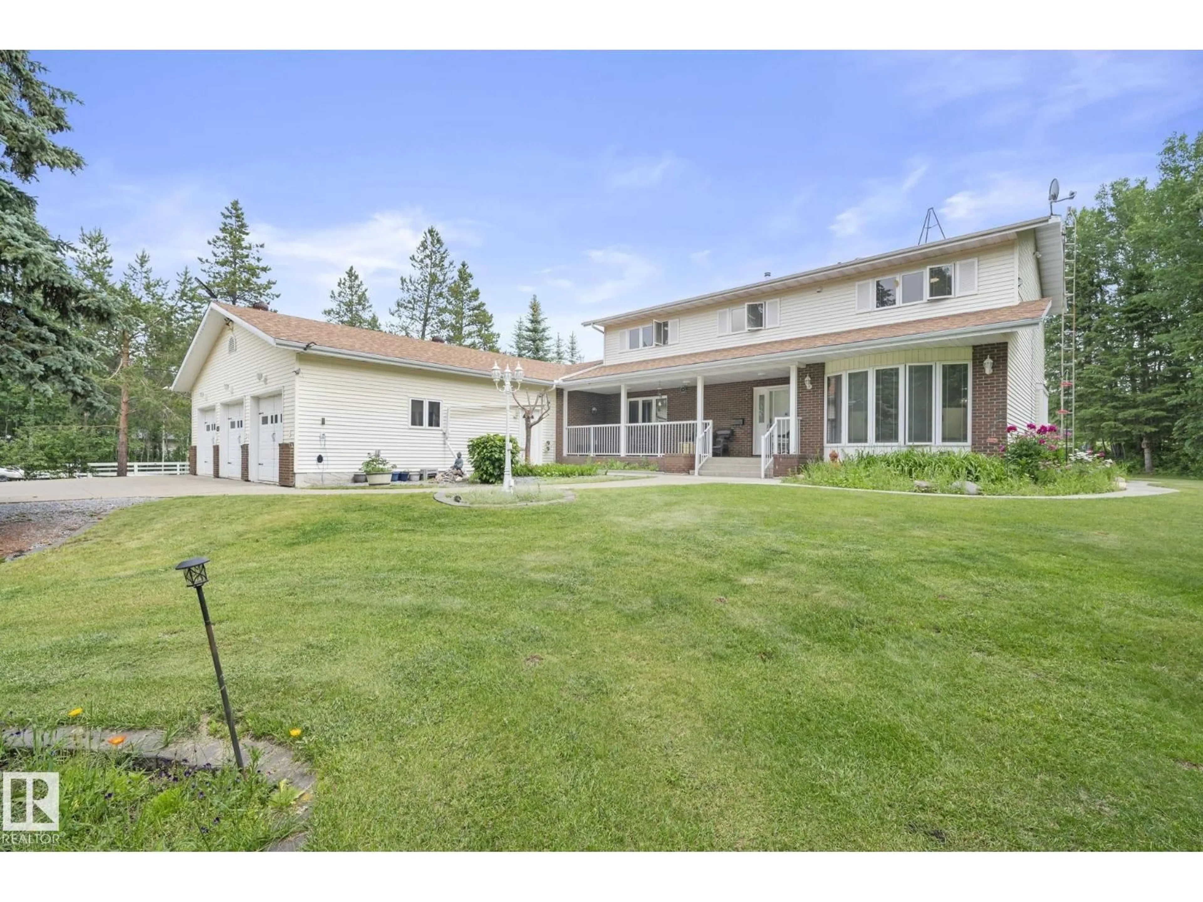 A pic from outside/outdoor area/front of a property/back of a property/a pic from drone, unknown for 458 23109 TWP ROAD 514, Rural Strathcona County Alberta T8B1K9