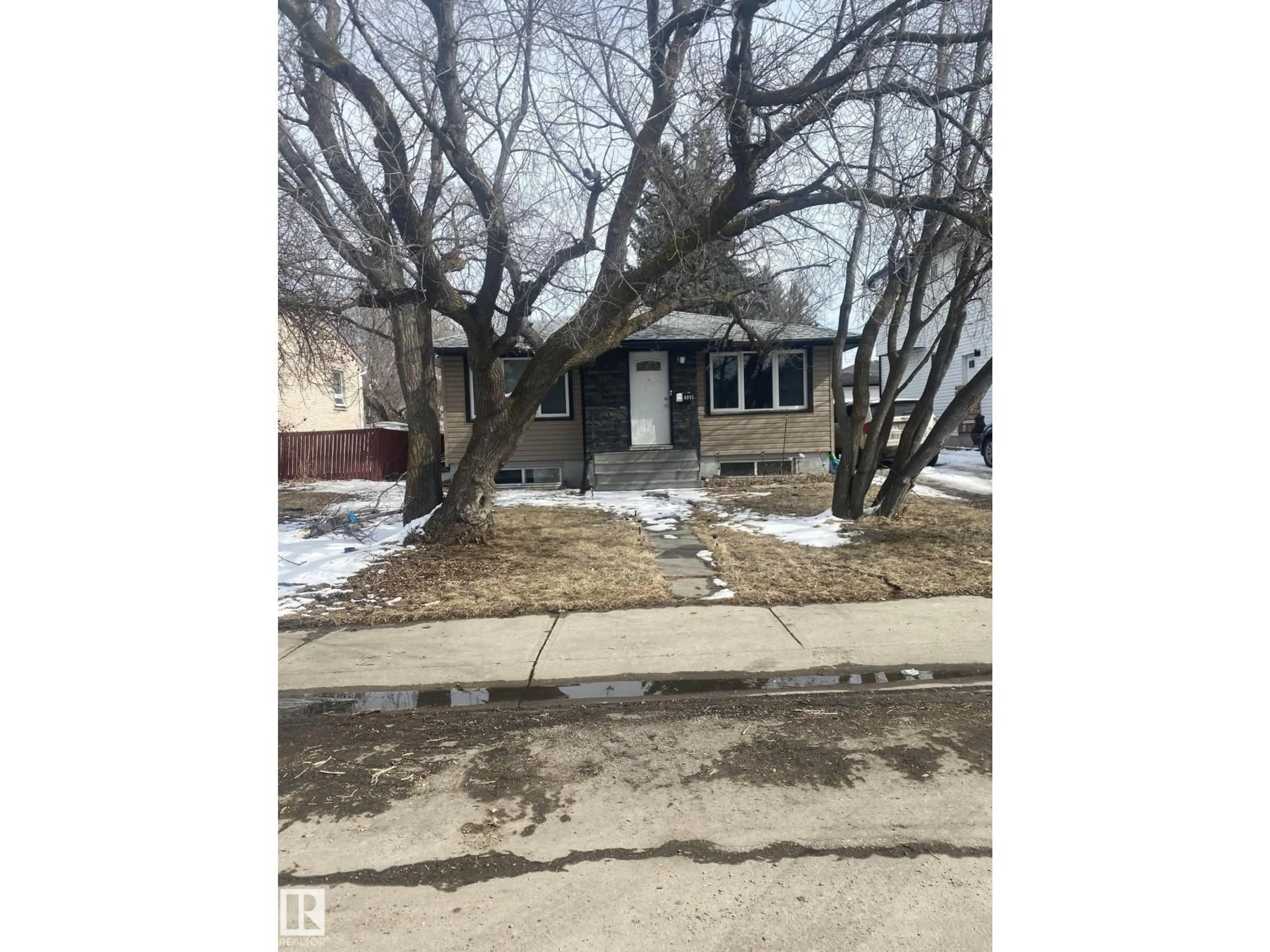 Shed for 9215 151 ST, Edmonton Alberta T5R1J8