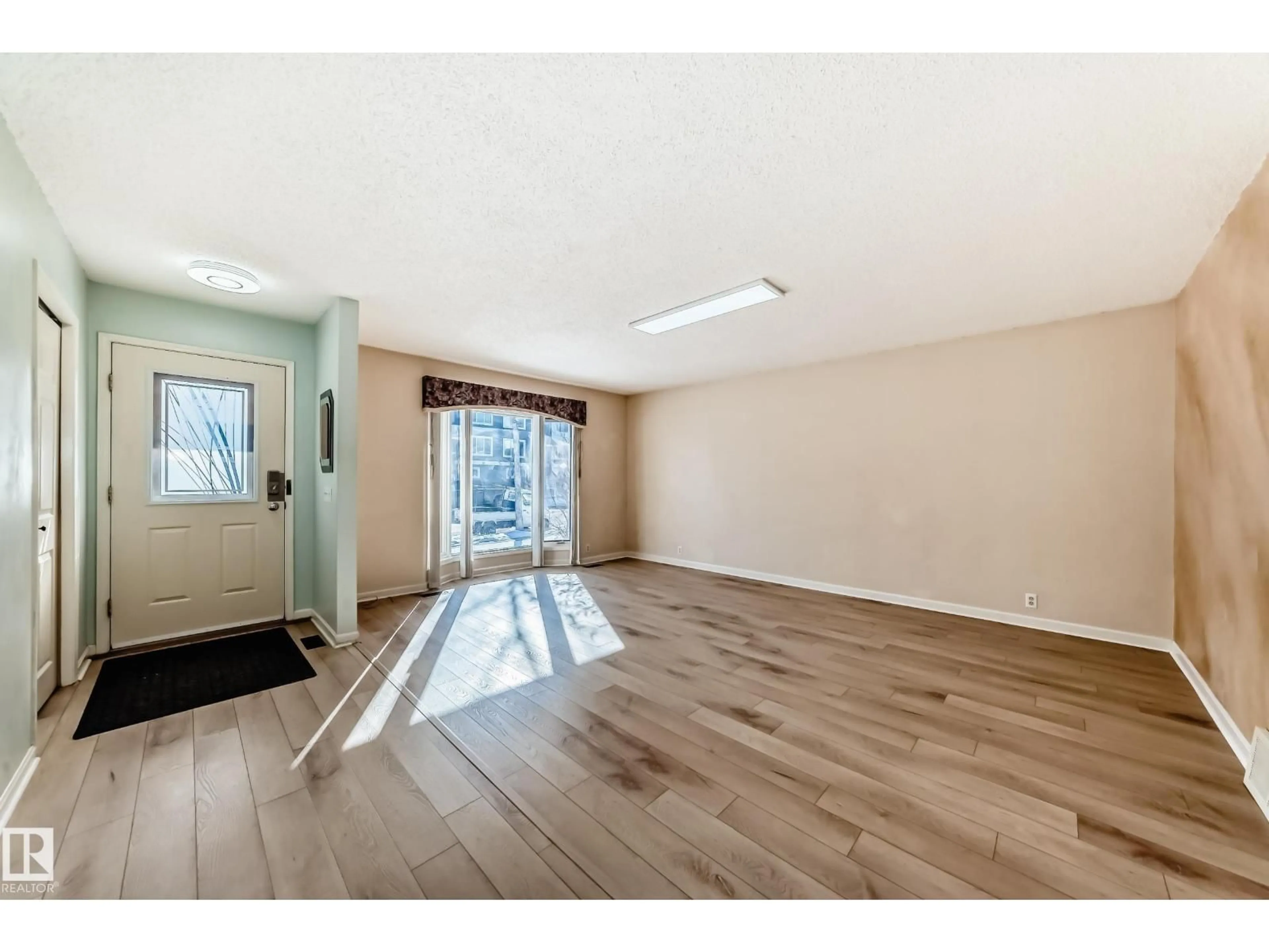 Unknown for 4224 30 ST, Edmonton Alberta T6T1C8