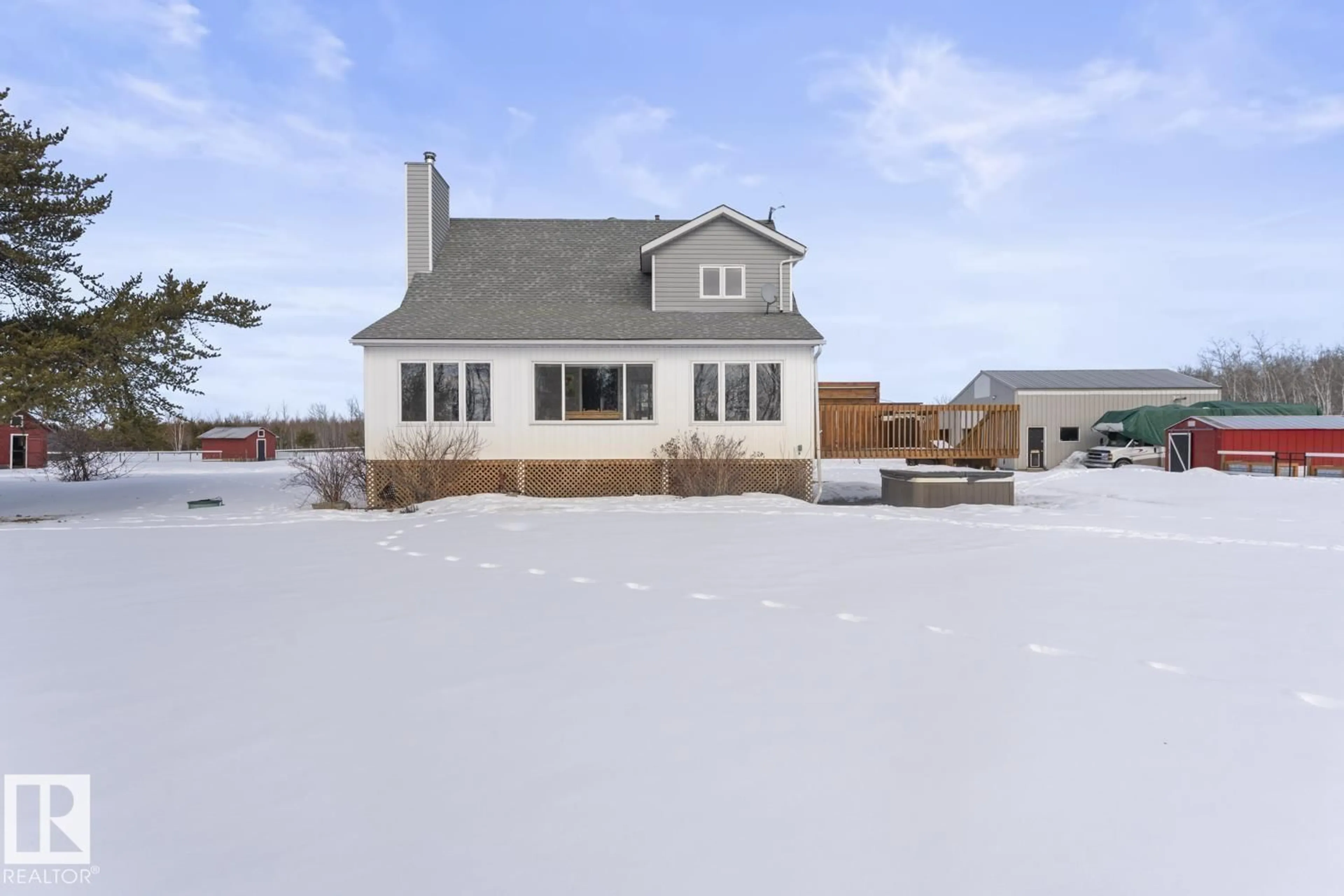 Home with vinyl exterior material, water/lake/river/ocean view for 44306 TOWNSHIP RD 630, Rural Bonnyville M.D. Alberta T0A0B0