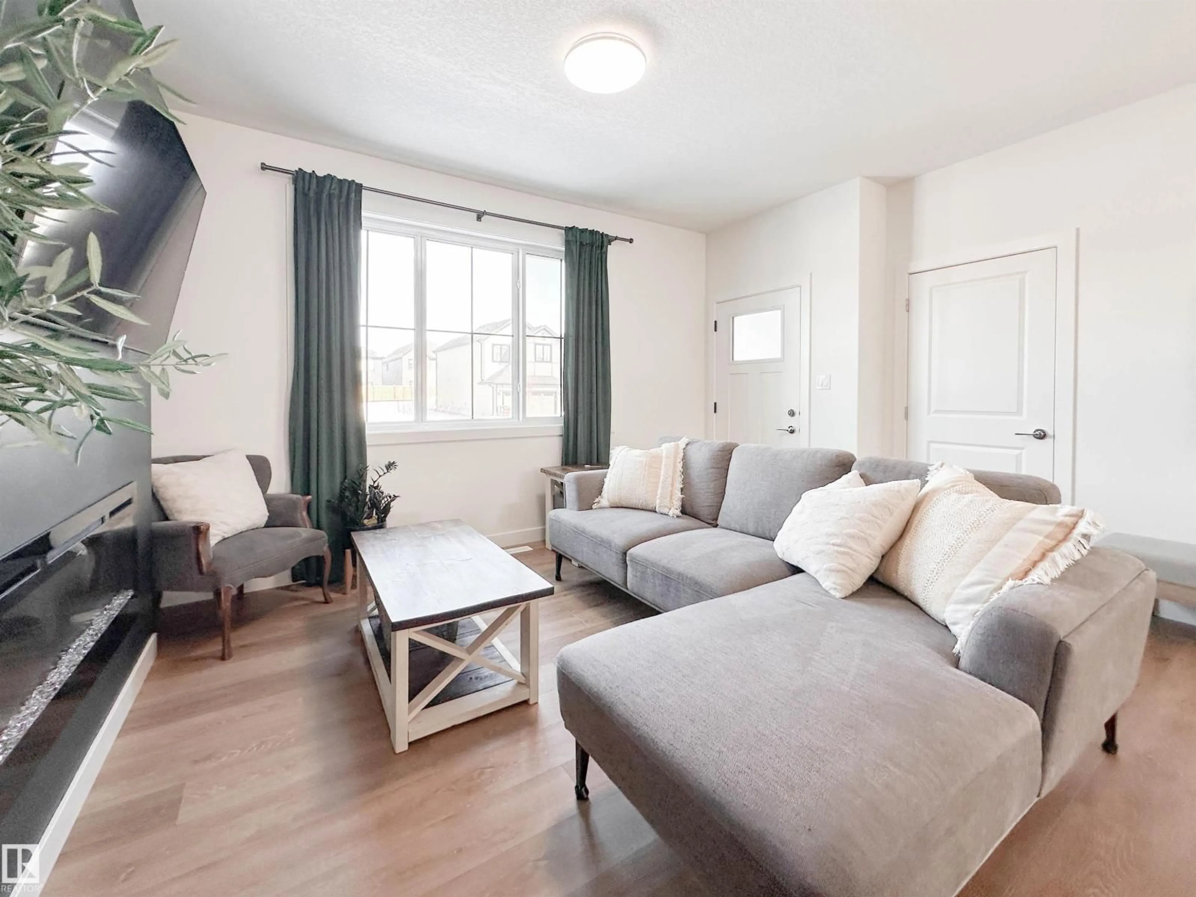 Living room with furniture, unknown for 35 CHELLES WD, St. Albert Alberta T8T2C2