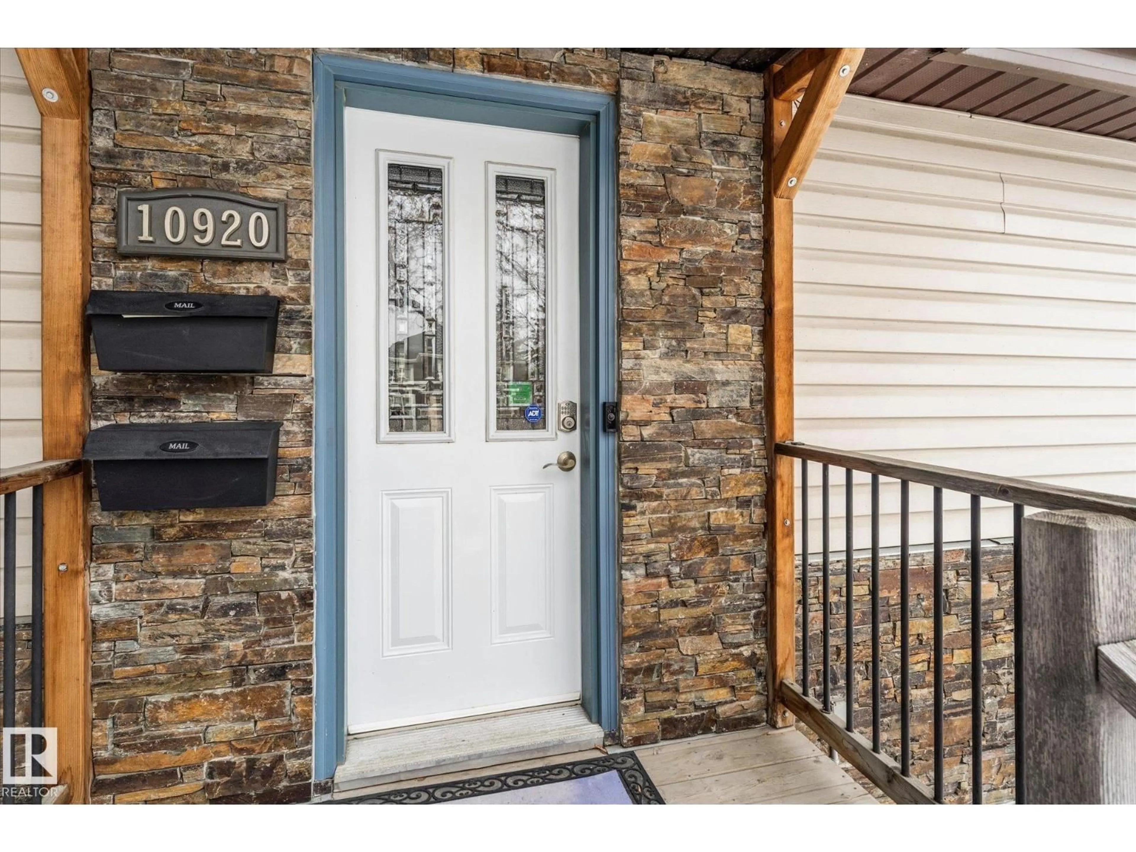 Indoor entryway for NW - 10920 132 ST, Edmonton Alberta T5M1C9