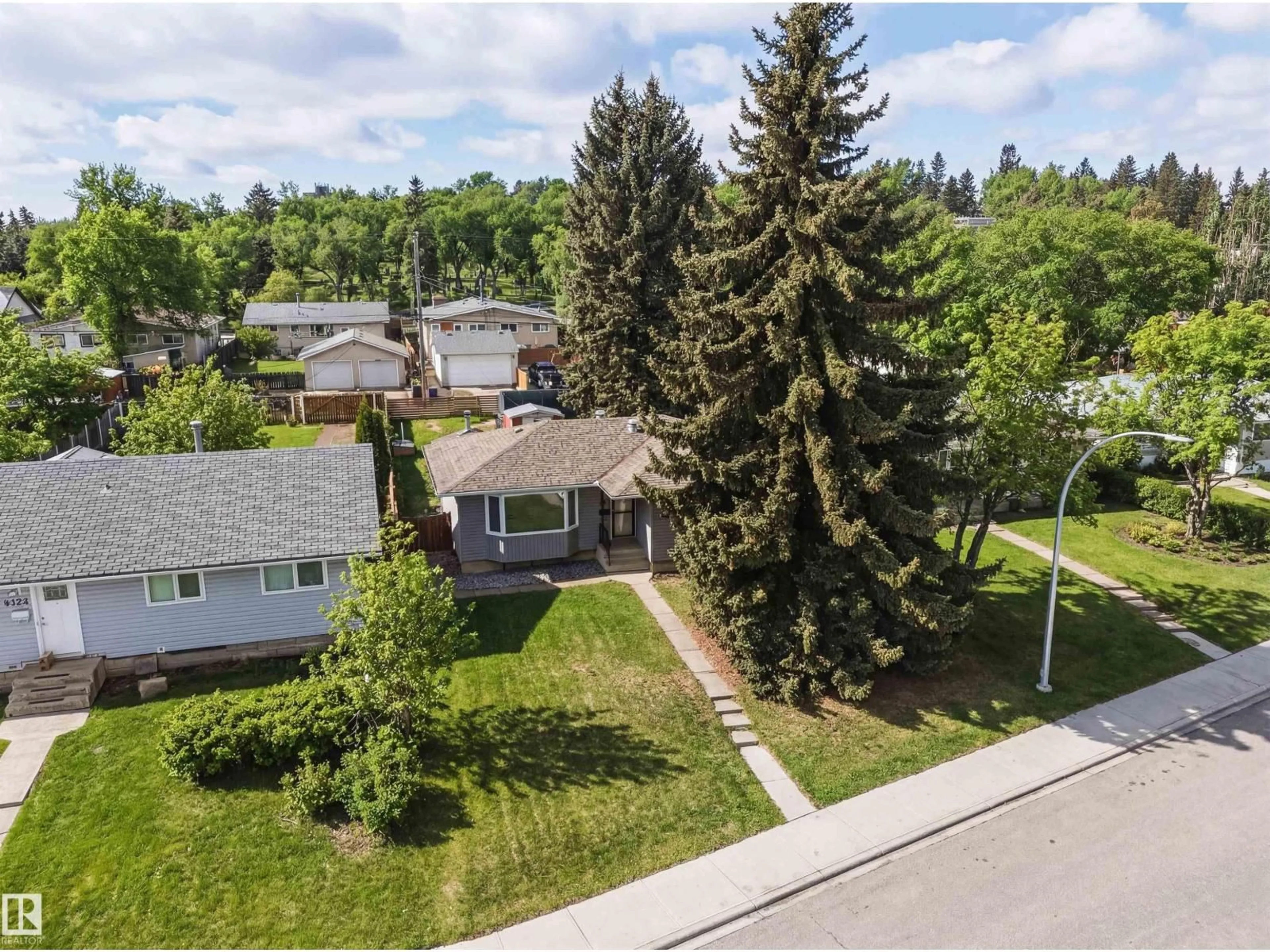 A pic from outside/outdoor area/front of a property/back of a property/a pic from drone, street for NW - 5328 105B ST, Edmonton Alberta T6H2S3
