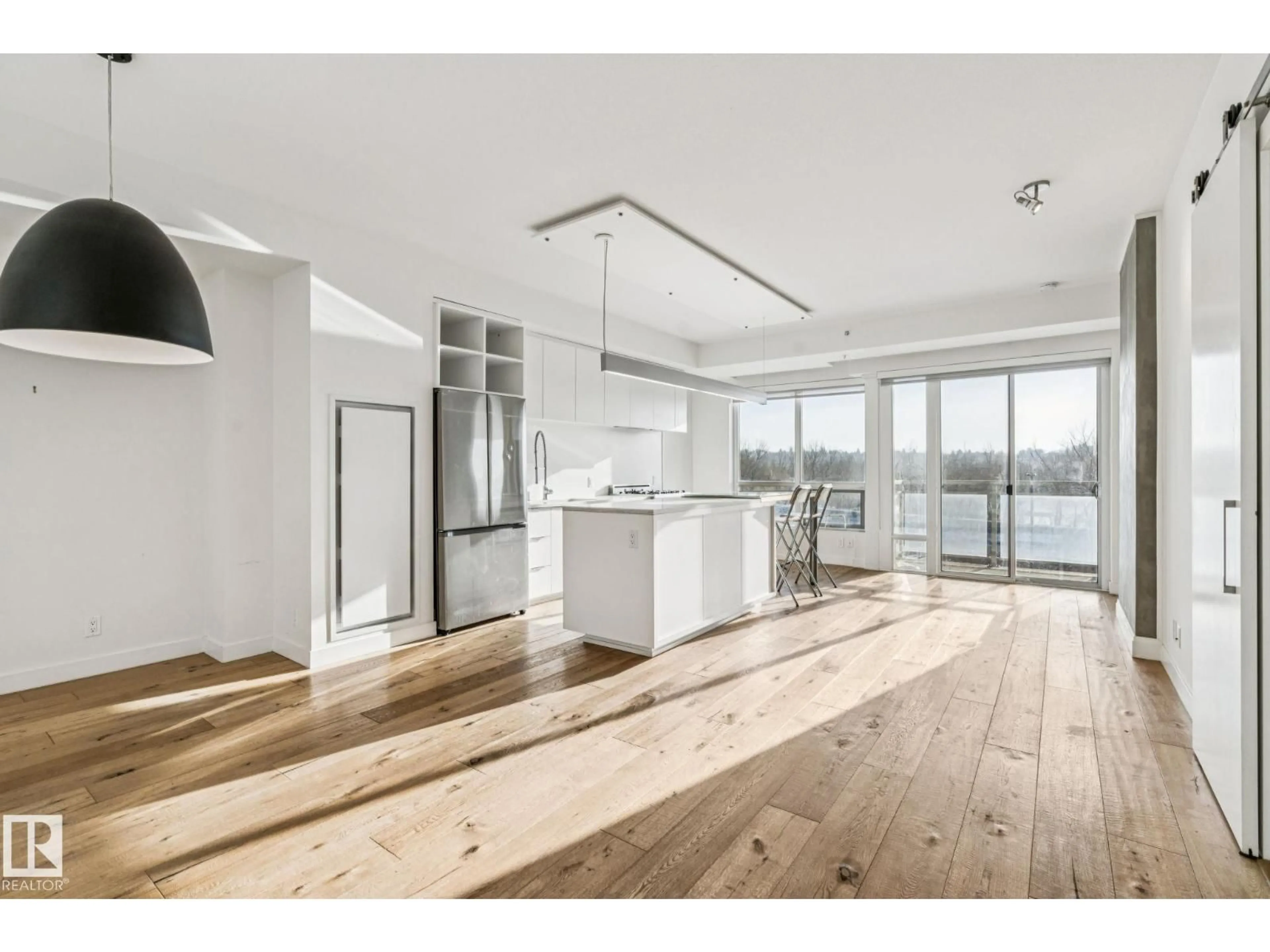 Open concept kitchen, wood/laminate floor for 321 INGLEWOOD PARK SE, Calgary Alberta T2G1B7