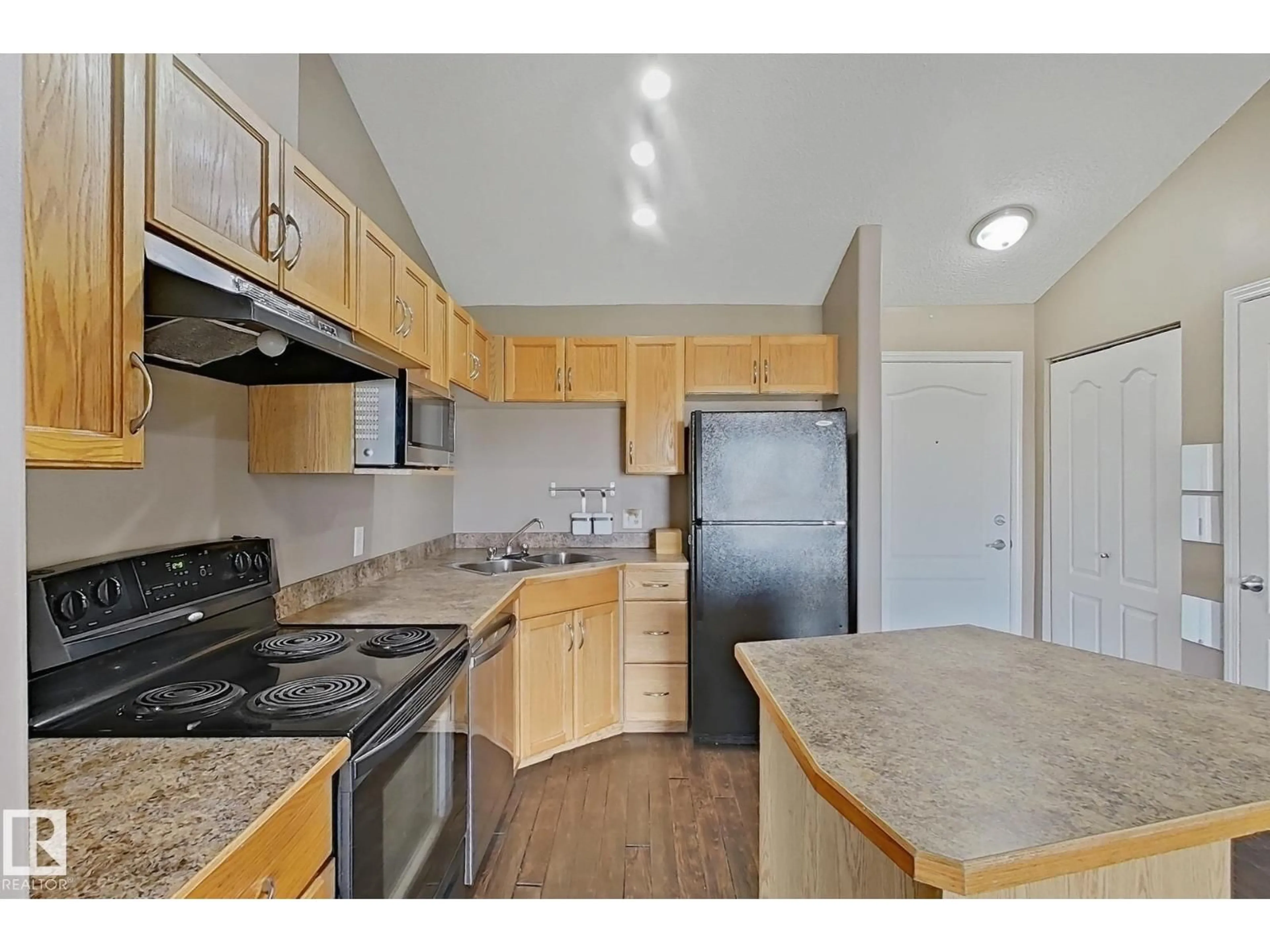 Standard kitchen, unknown for 421 3425 19 ST NW, Edmonton Alberta T6T2B5