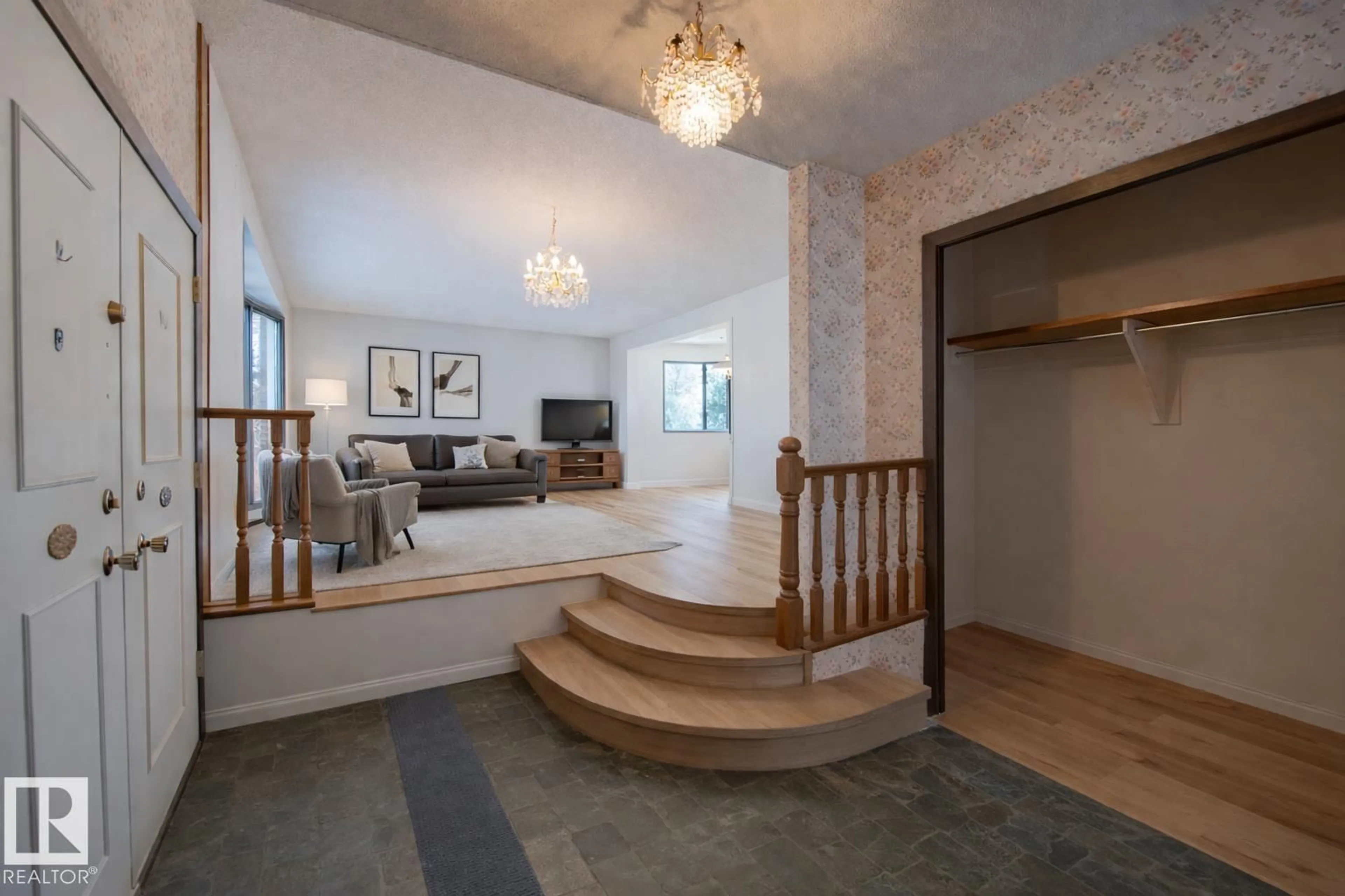 Indoor foyer for 10619 35 AV, Edmonton Alberta T6J2V8