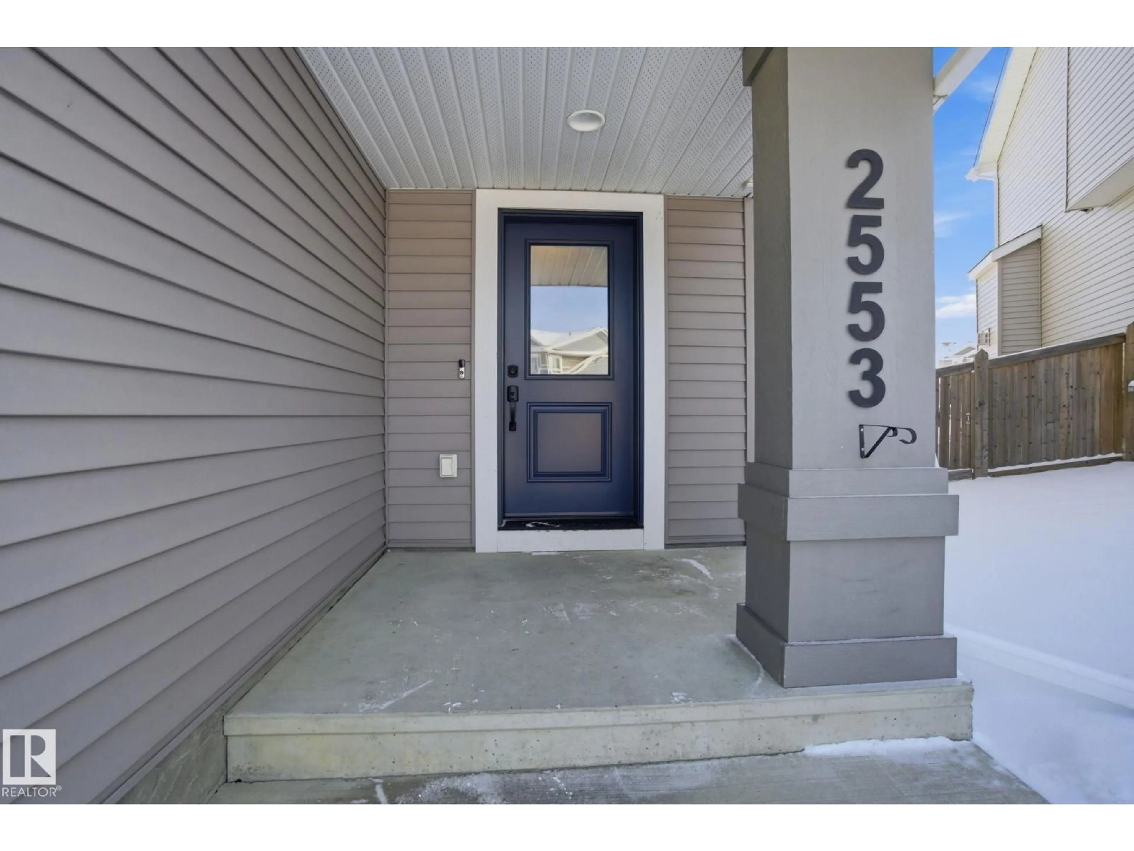 Indoor entryway for 2553 COUGHLAN RD, Edmonton Alberta T6W2Z6