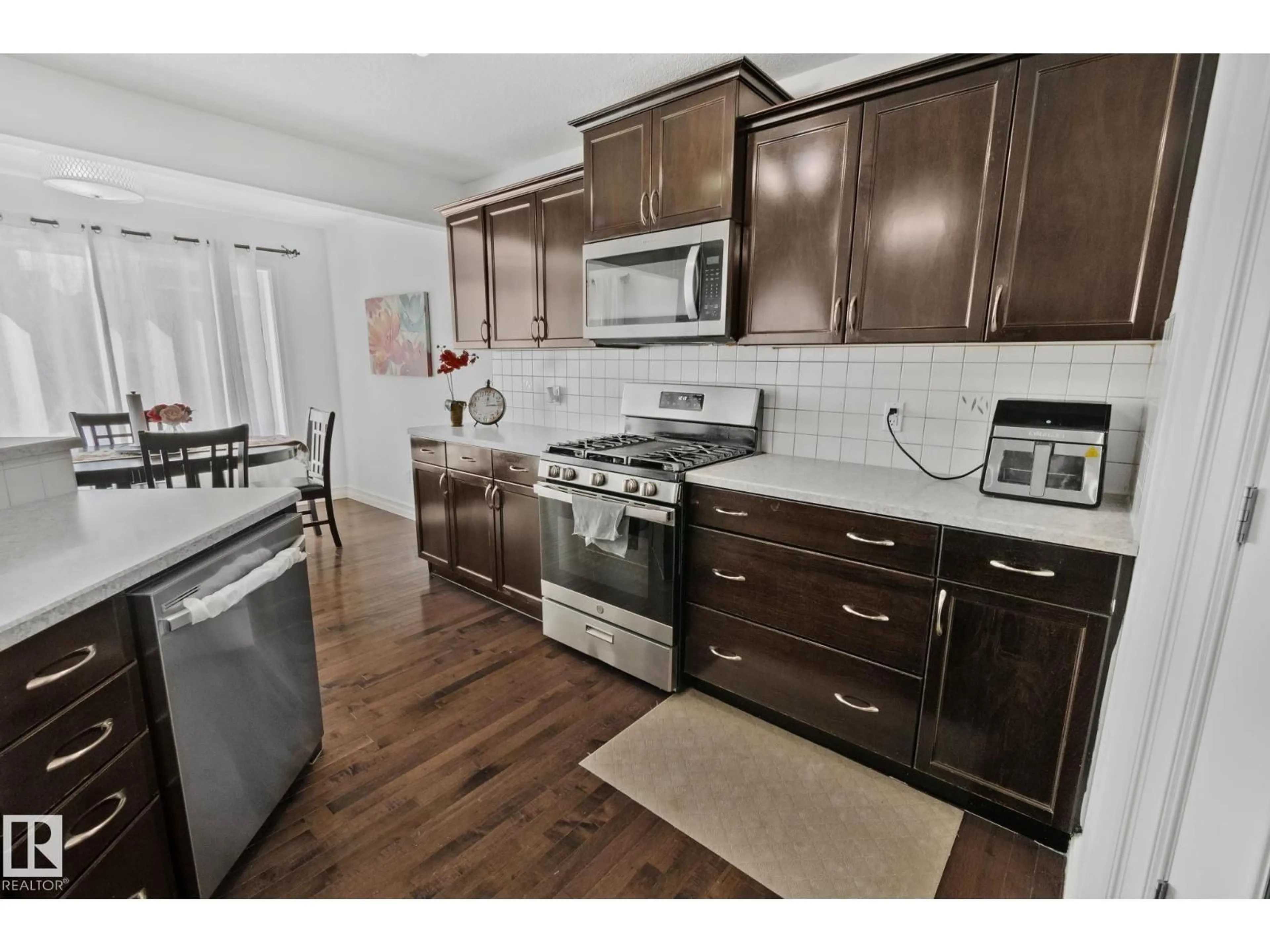 Standard kitchen, unknown for SW - 1115 61 ST, Edmonton Alberta T6X0M5