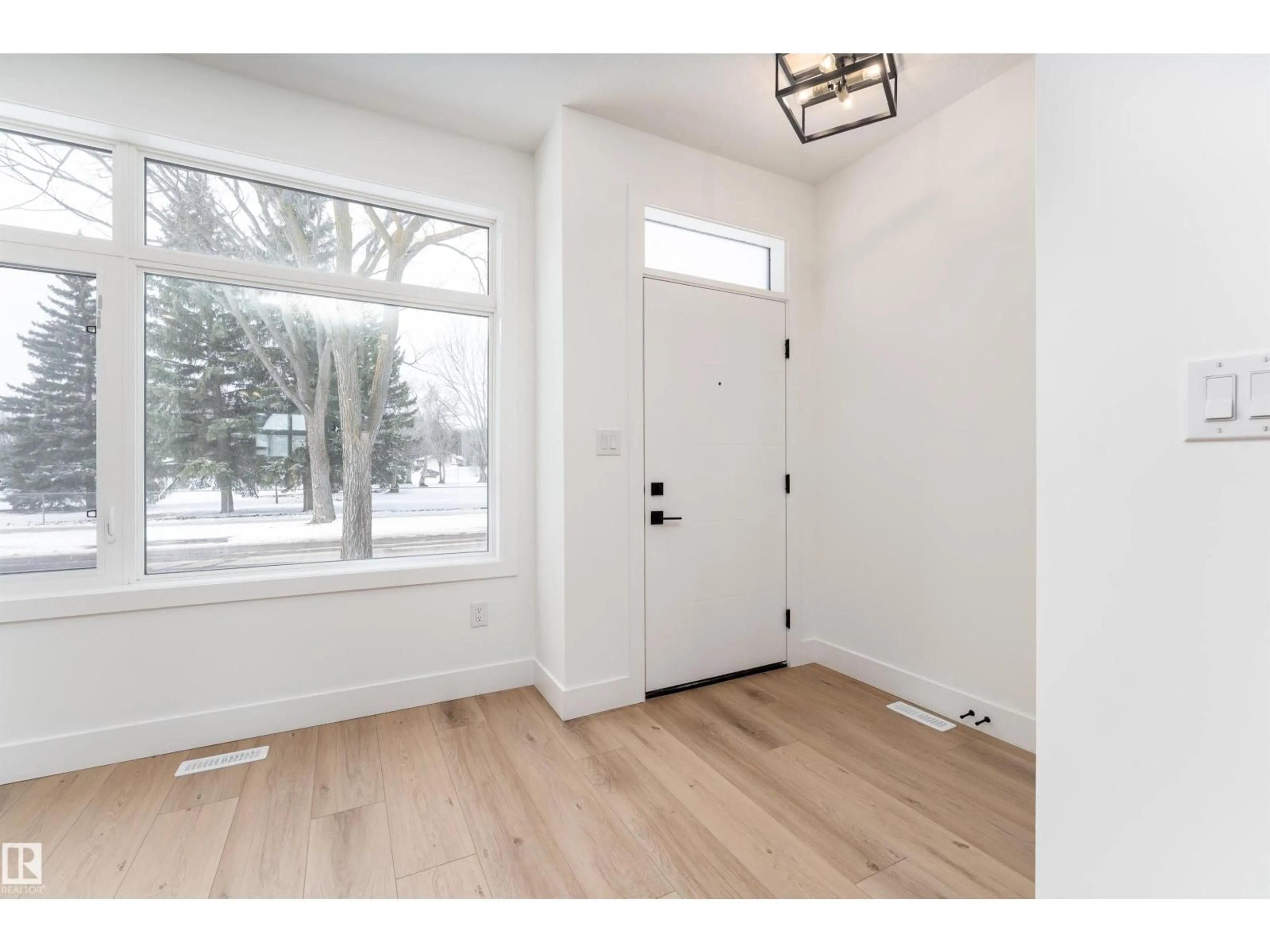 Indoor entryway for 12033 124 ST, Edmonton Alberta T5L0M8