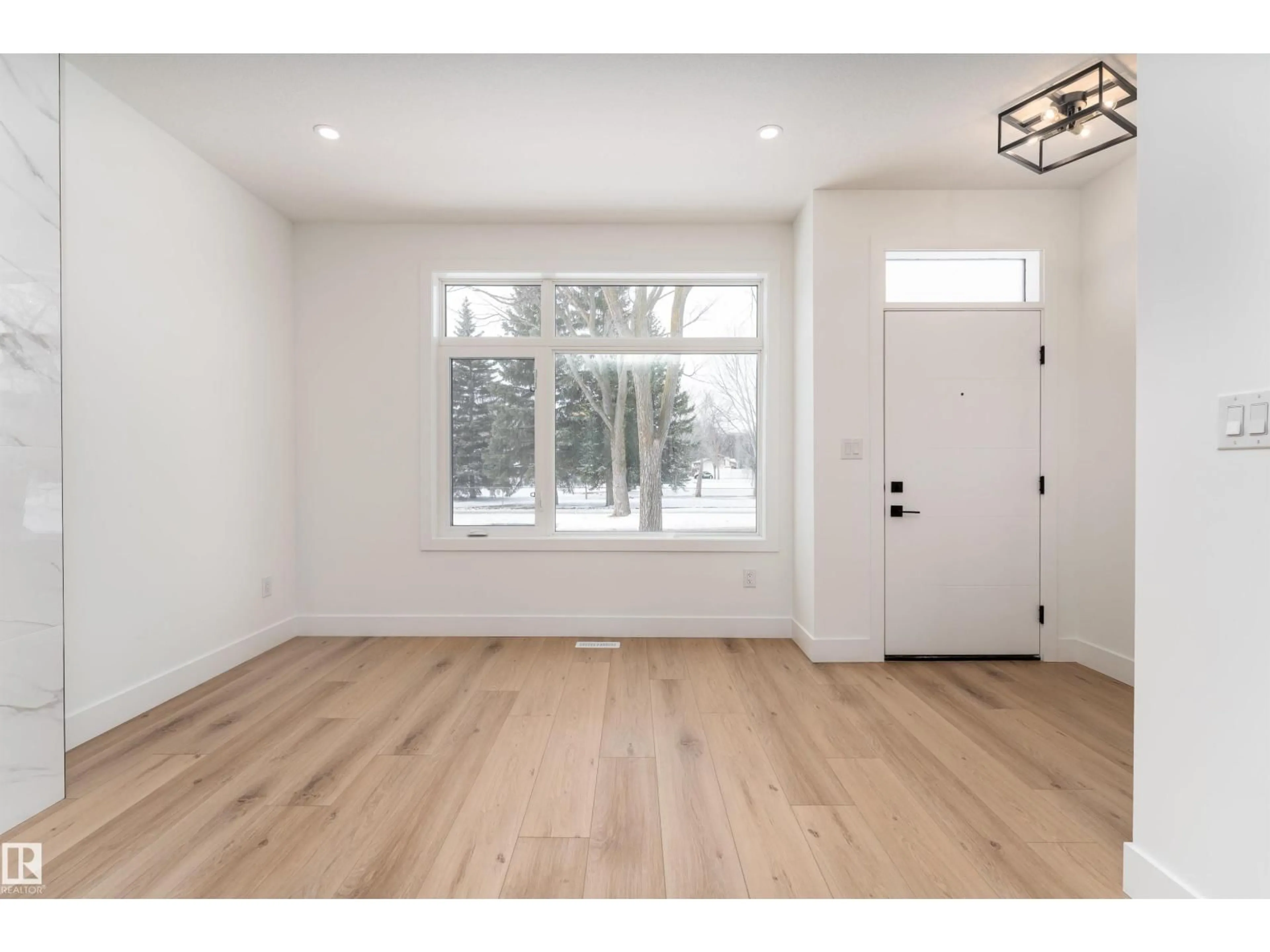 Indoor entryway for 12033 124 ST, Edmonton Alberta T5L0M8