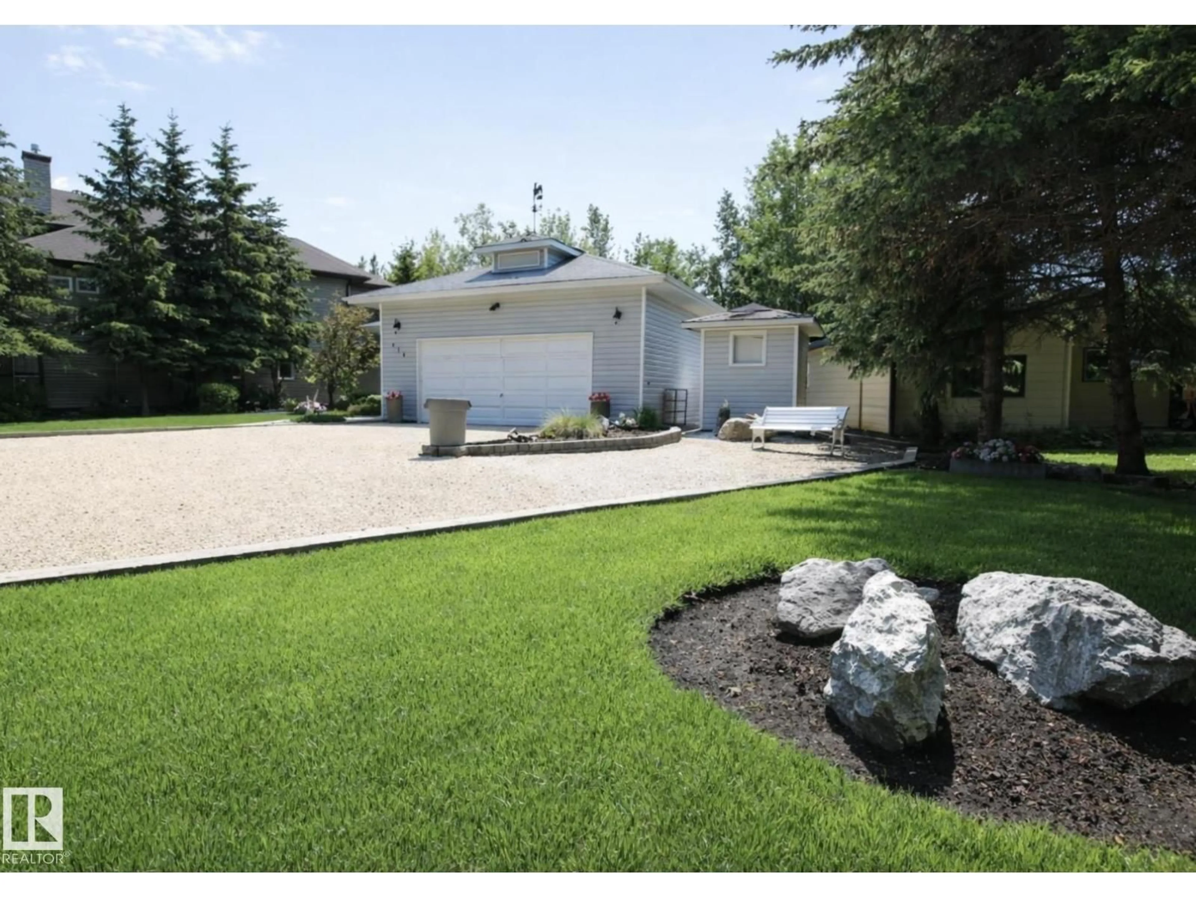 Home with vinyl exterior material, mountain view for 978 9 STREET, Rural Lac Ste. Anne County Alberta T0E1A0