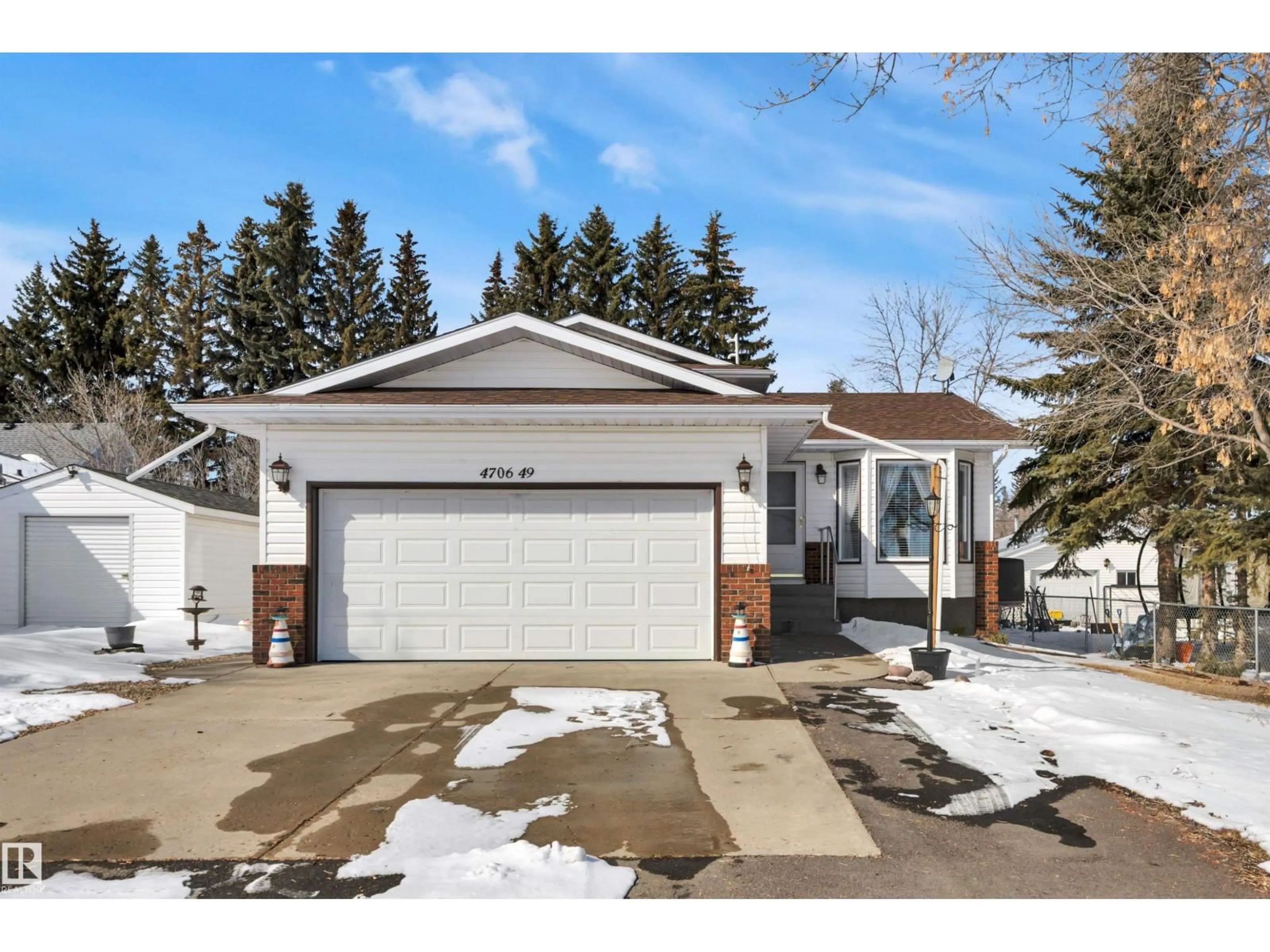 Home with vinyl exterior material, street for 4706 49 ST, Calmar Alberta T0C0V0