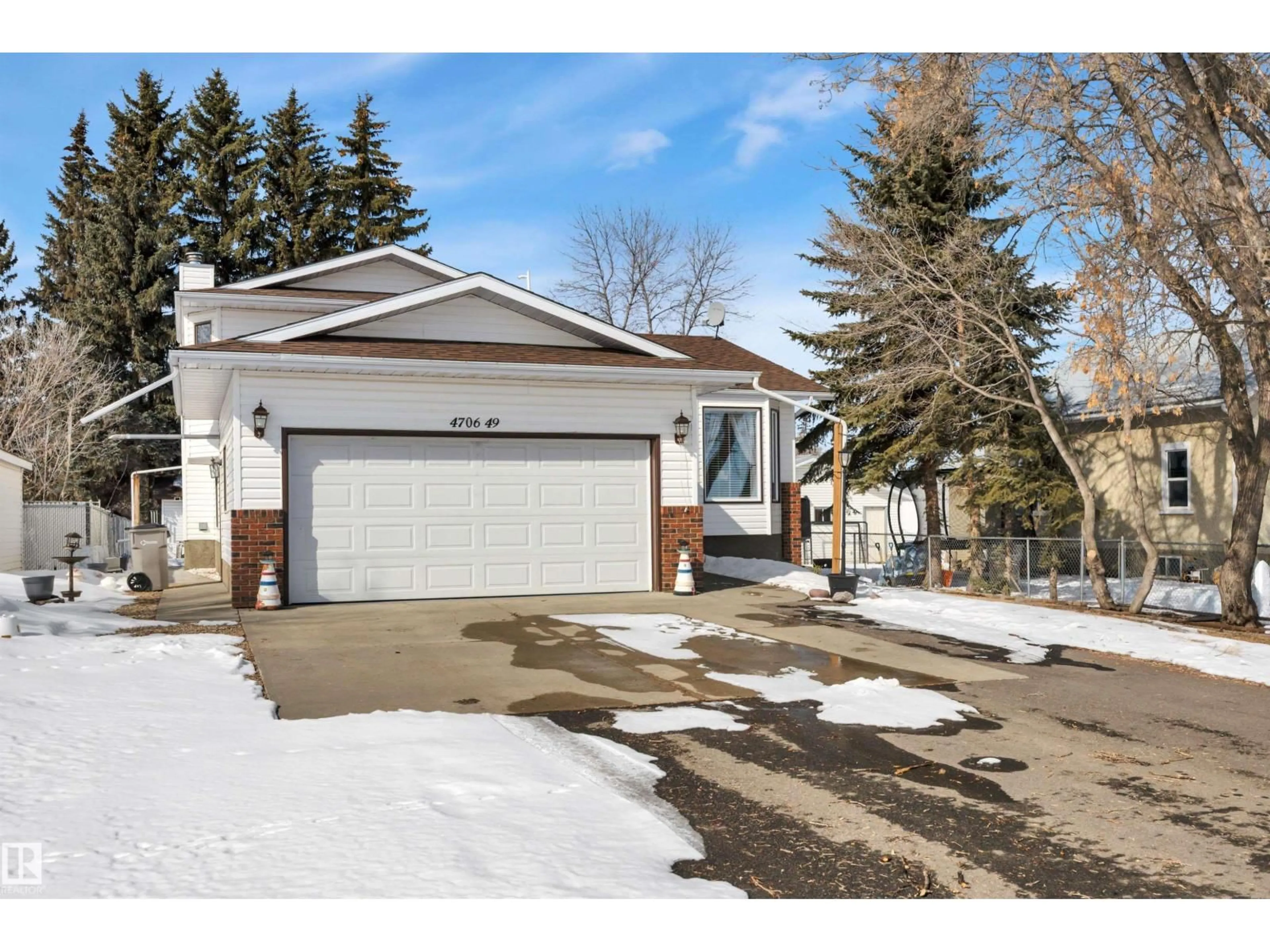 Home with vinyl exterior material, street for 4706 49 ST, Calmar Alberta T0C0V0