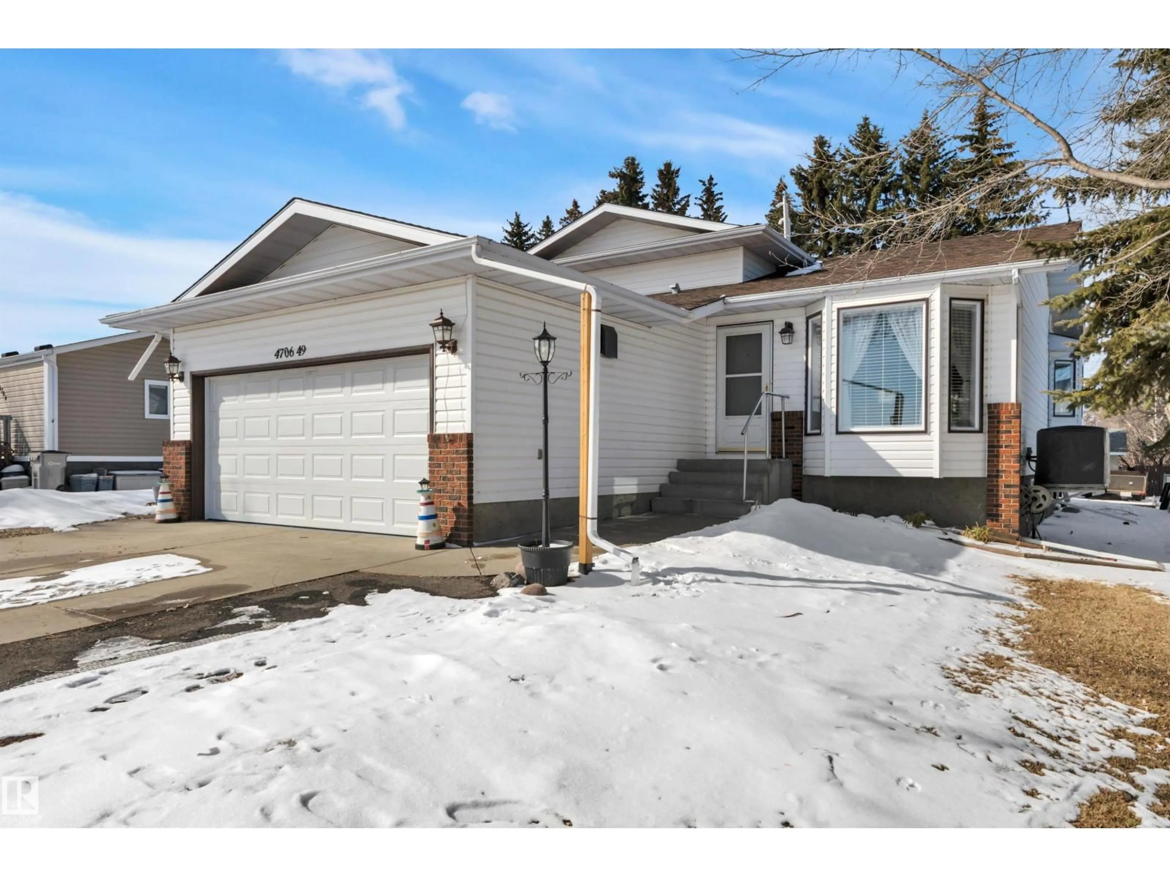 Home with vinyl exterior material, street for 4706 49 ST, Calmar Alberta T0C0V0