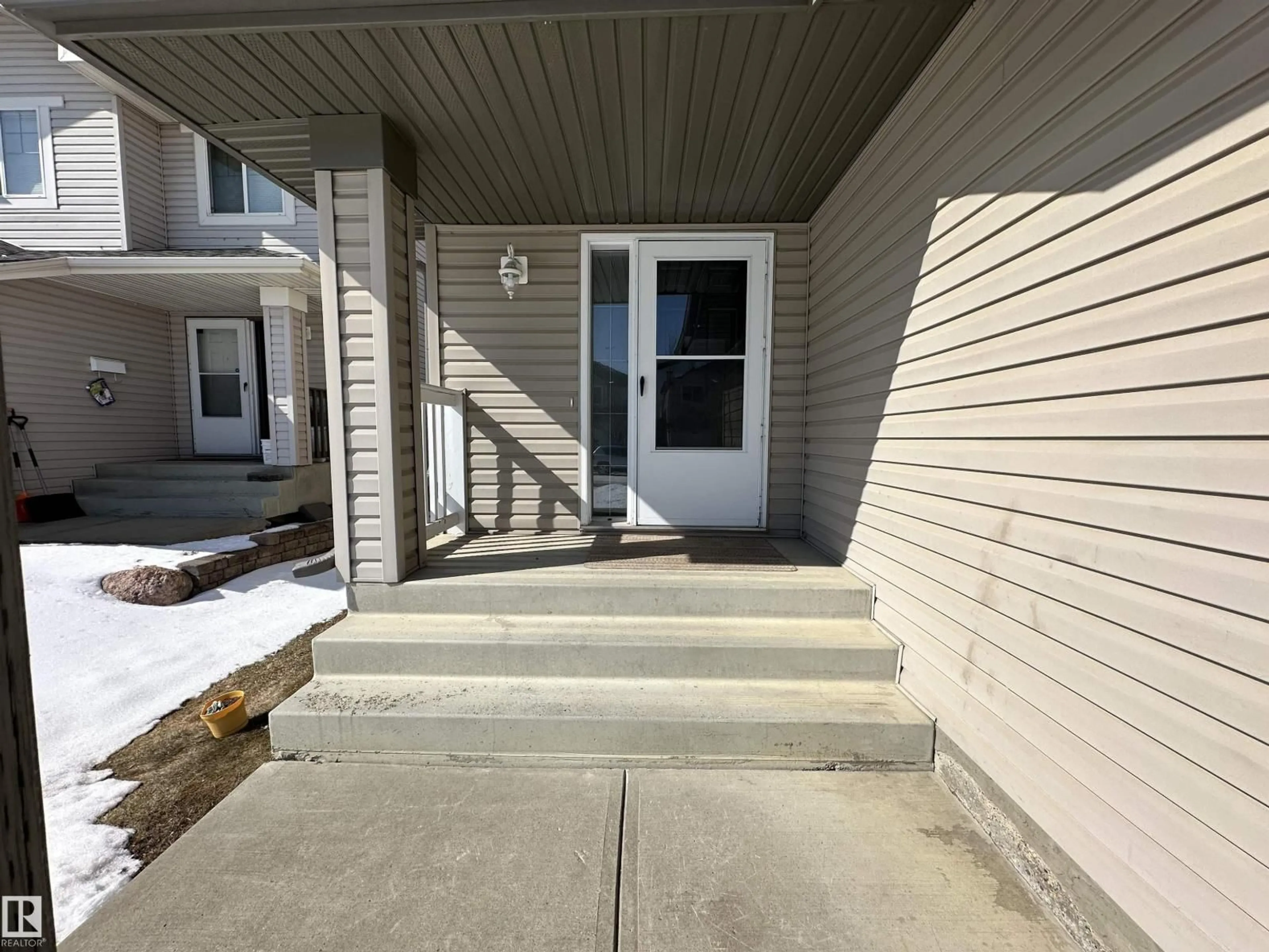 Indoor entryway for NW - 16122 131A ST, Edmonton Alberta T6V1X7