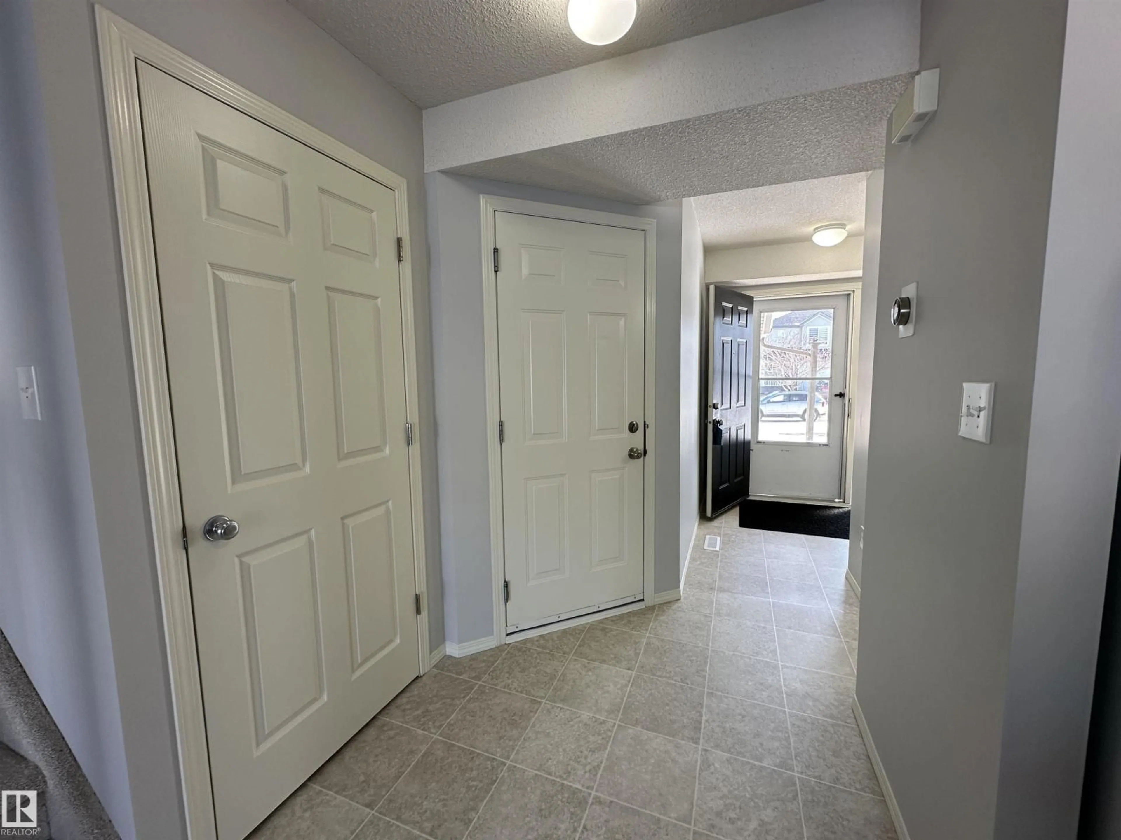 Indoor entryway for NW - 16122 131A ST, Edmonton Alberta T6V1X7