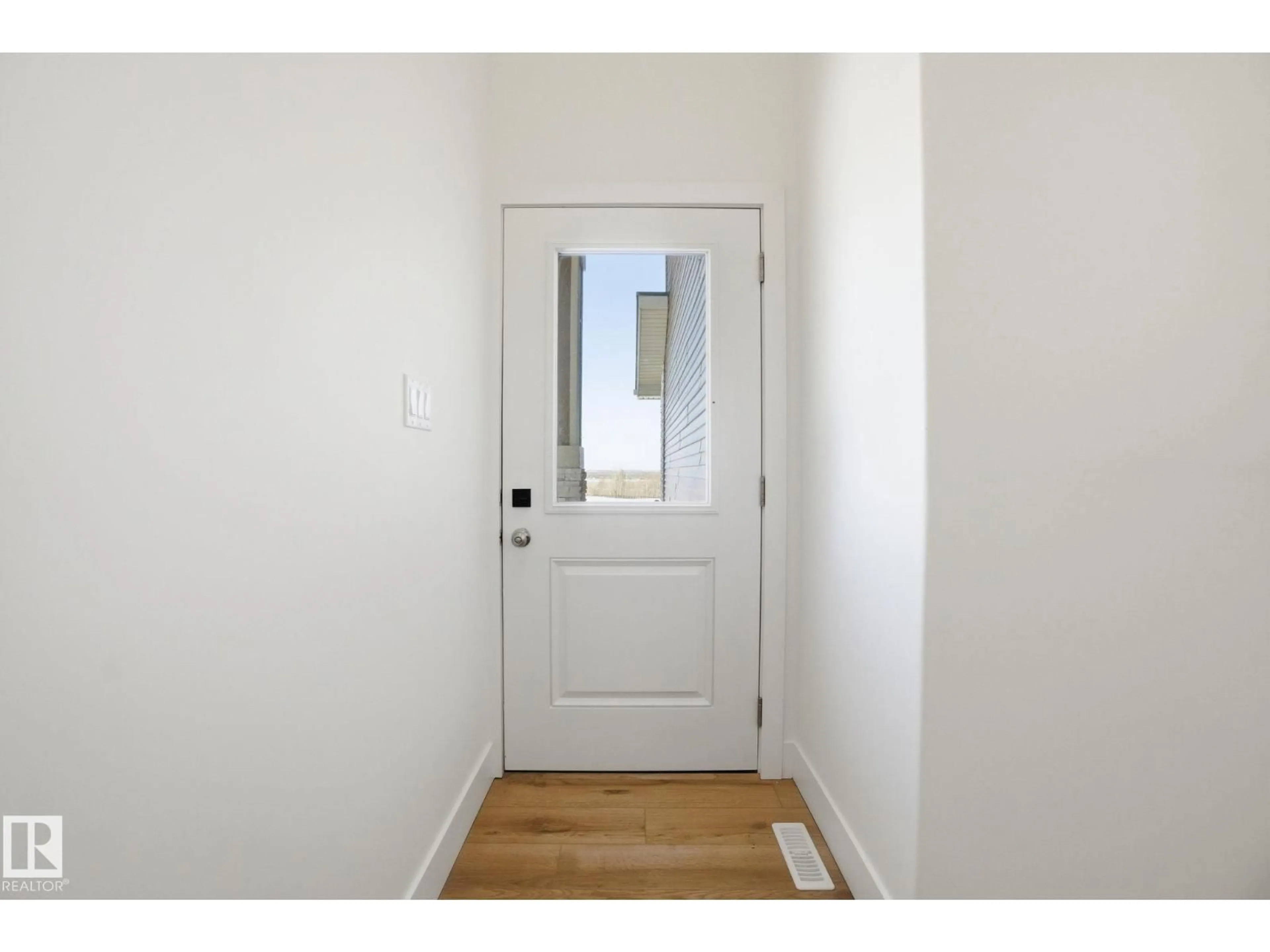 Indoor entryway for 1407 OSPREY CT, Edmonton Alberta T5M0M2