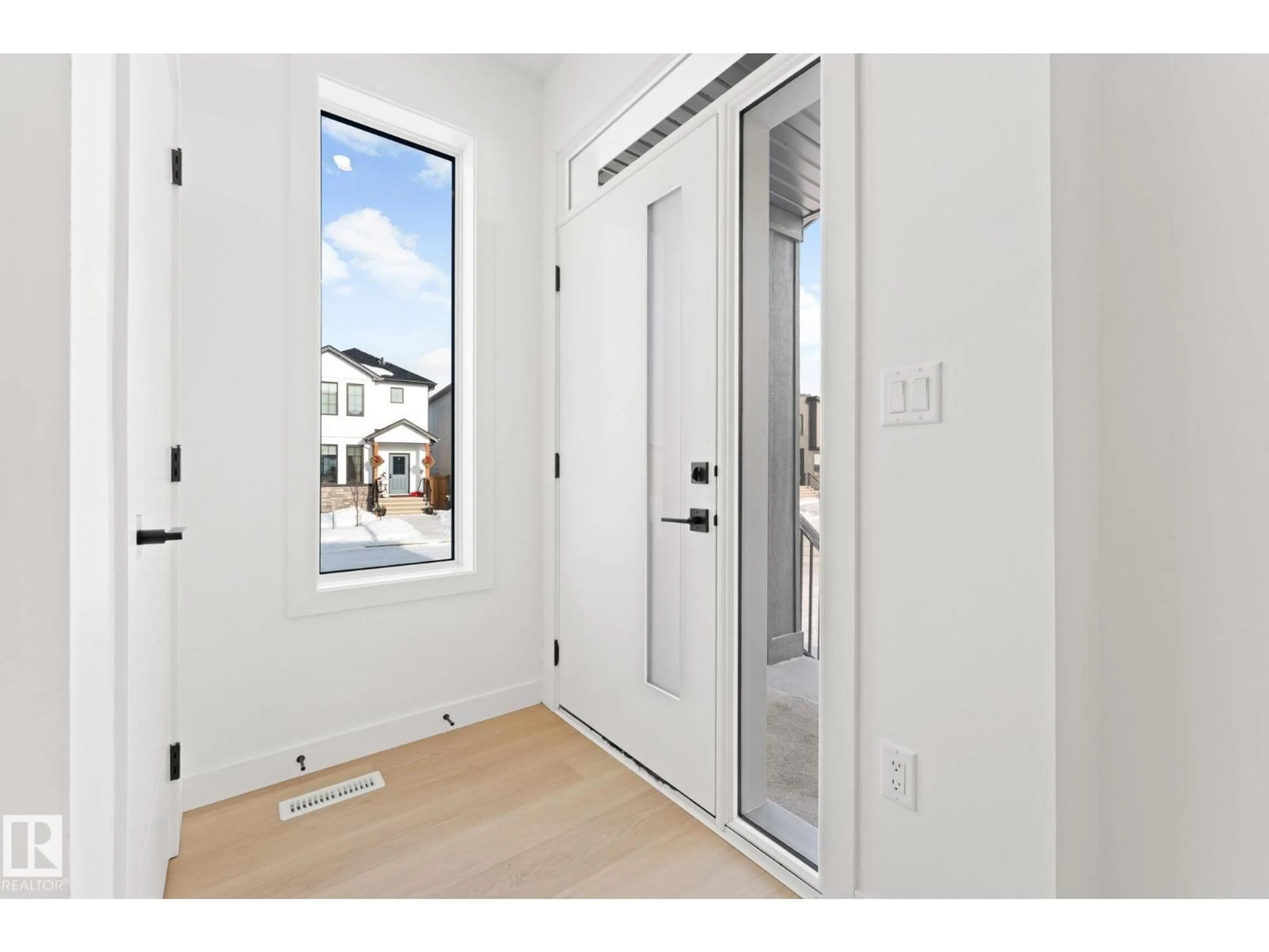 Indoor entryway for 94 BLACKBIRD BN, Fort Saskatchewan Alberta T8L0X9