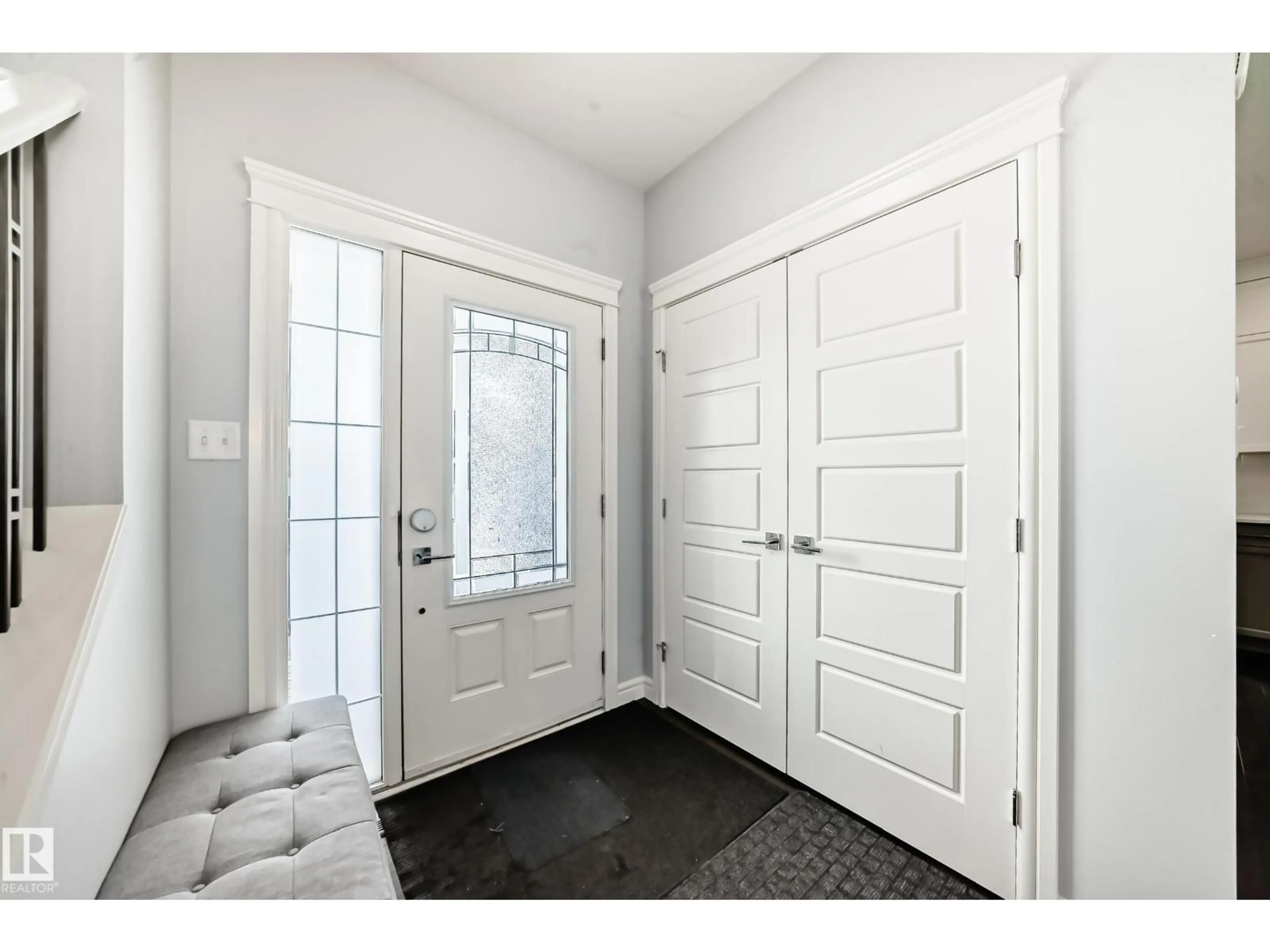 Indoor entryway for 5630 JUCHLI AV, Edmonton Alberta T5E6T6