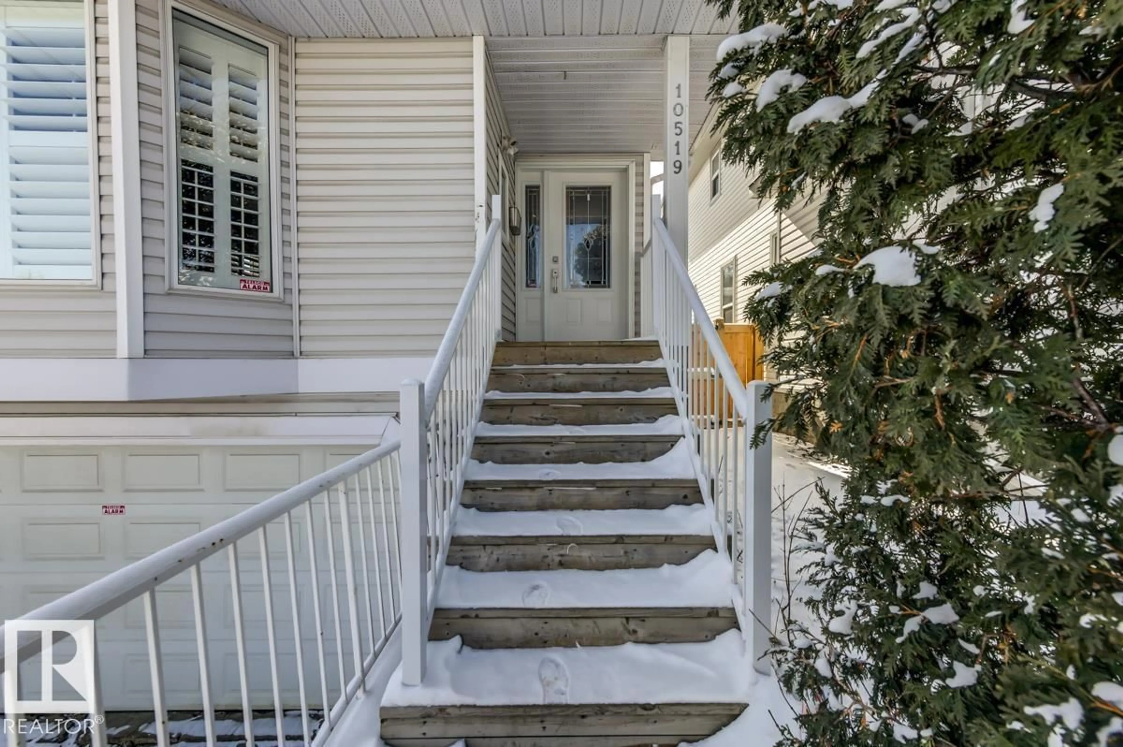 Stairs for NW - 10519 87 AV, Edmonton Alberta T6E2P6