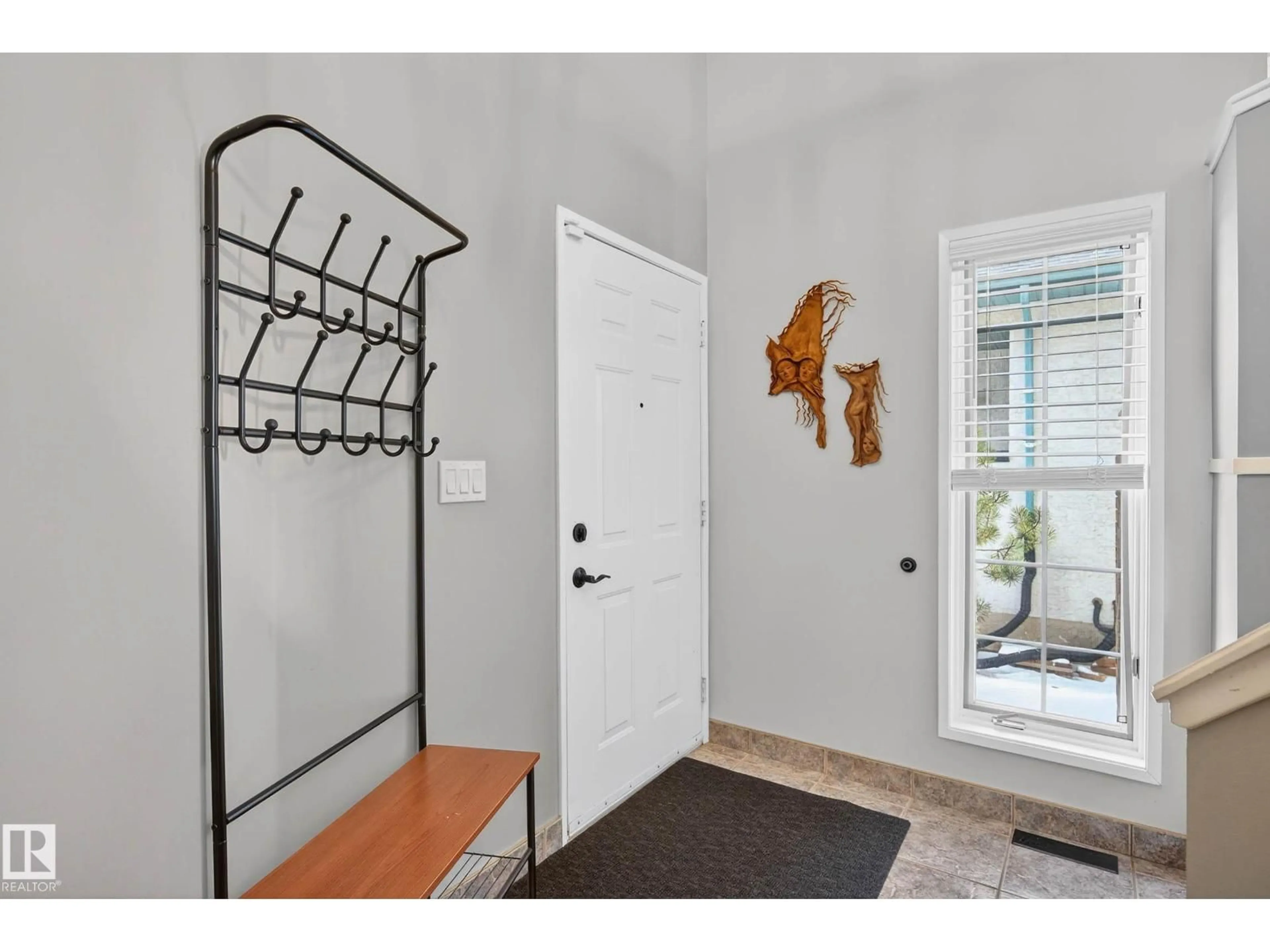 Indoor entryway for 34 DONALD PL, St. Albert Alberta T8N6H3