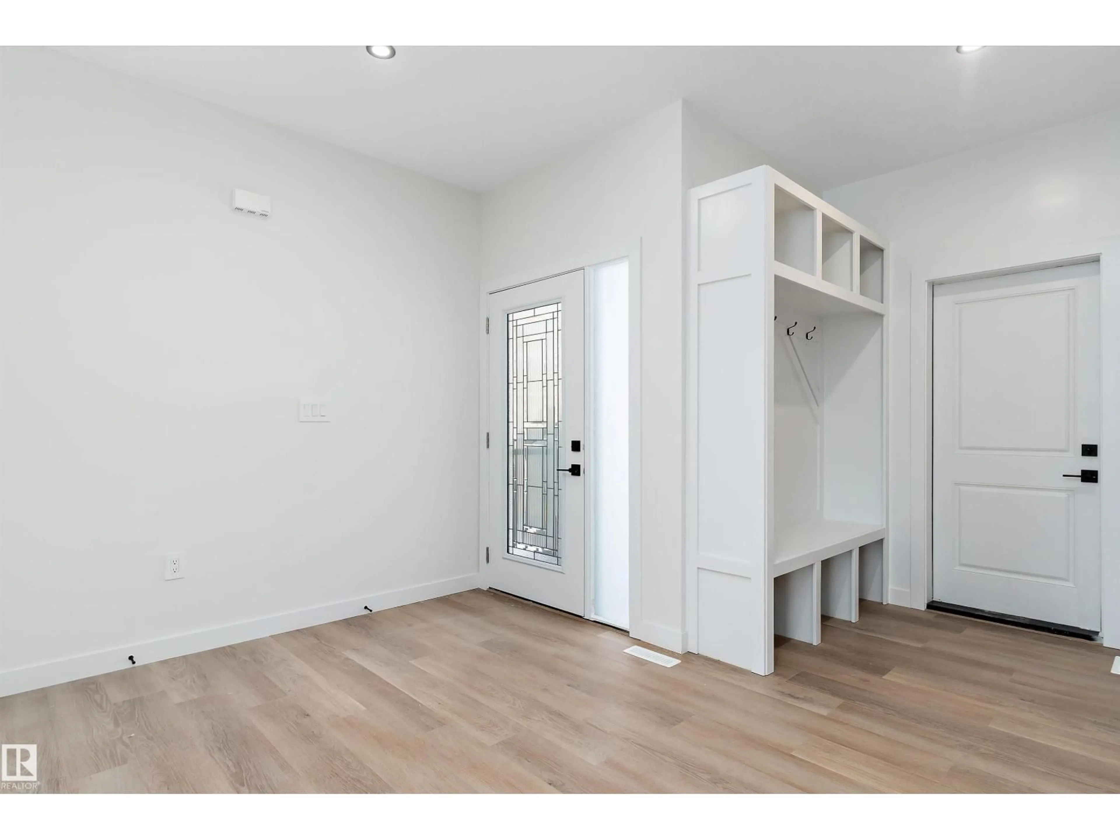 Indoor entryway for 48 MEADOWGROVE LANDING CR, Spruce Grove Alberta T7X0W2