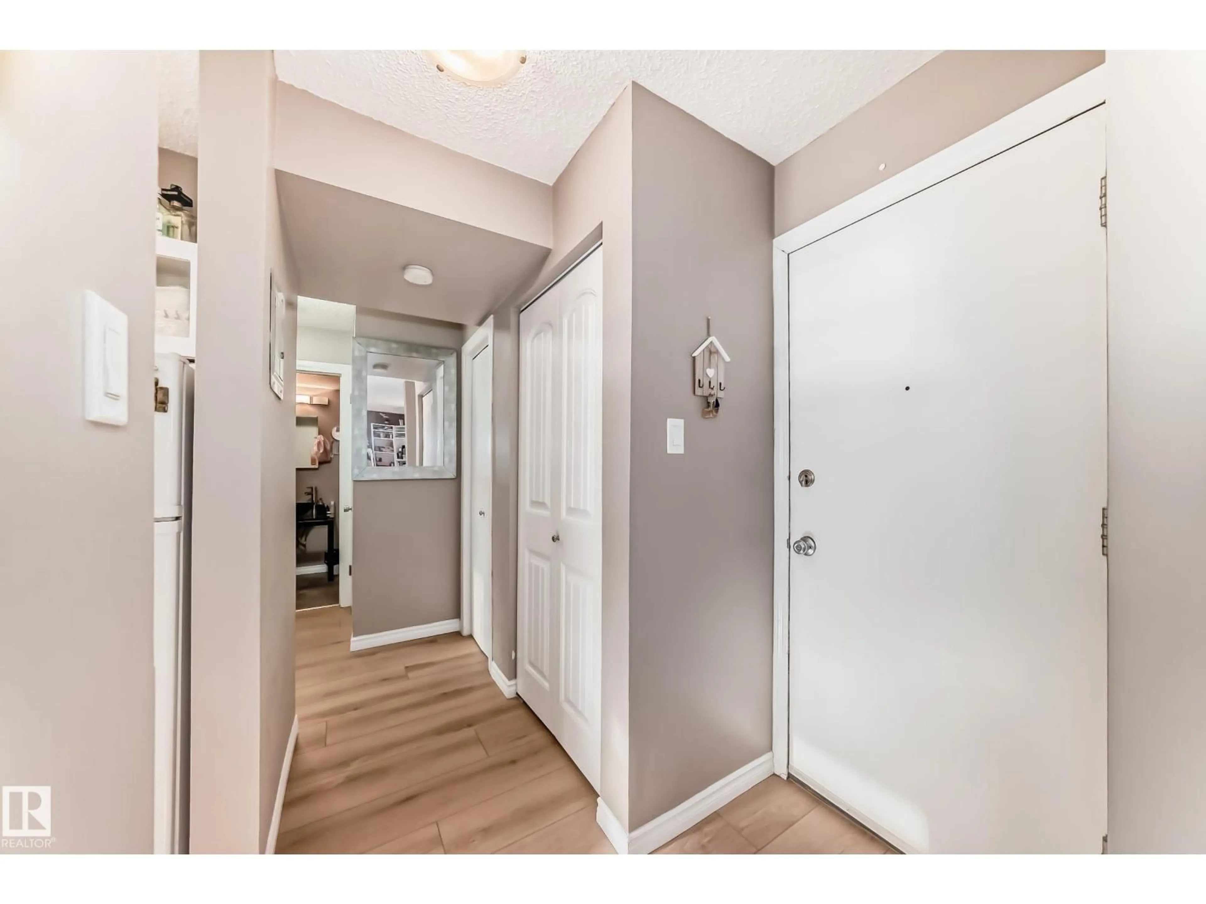 Indoor entryway for #102 - 10149 83 AV, Edmonton Alberta T6E2C5