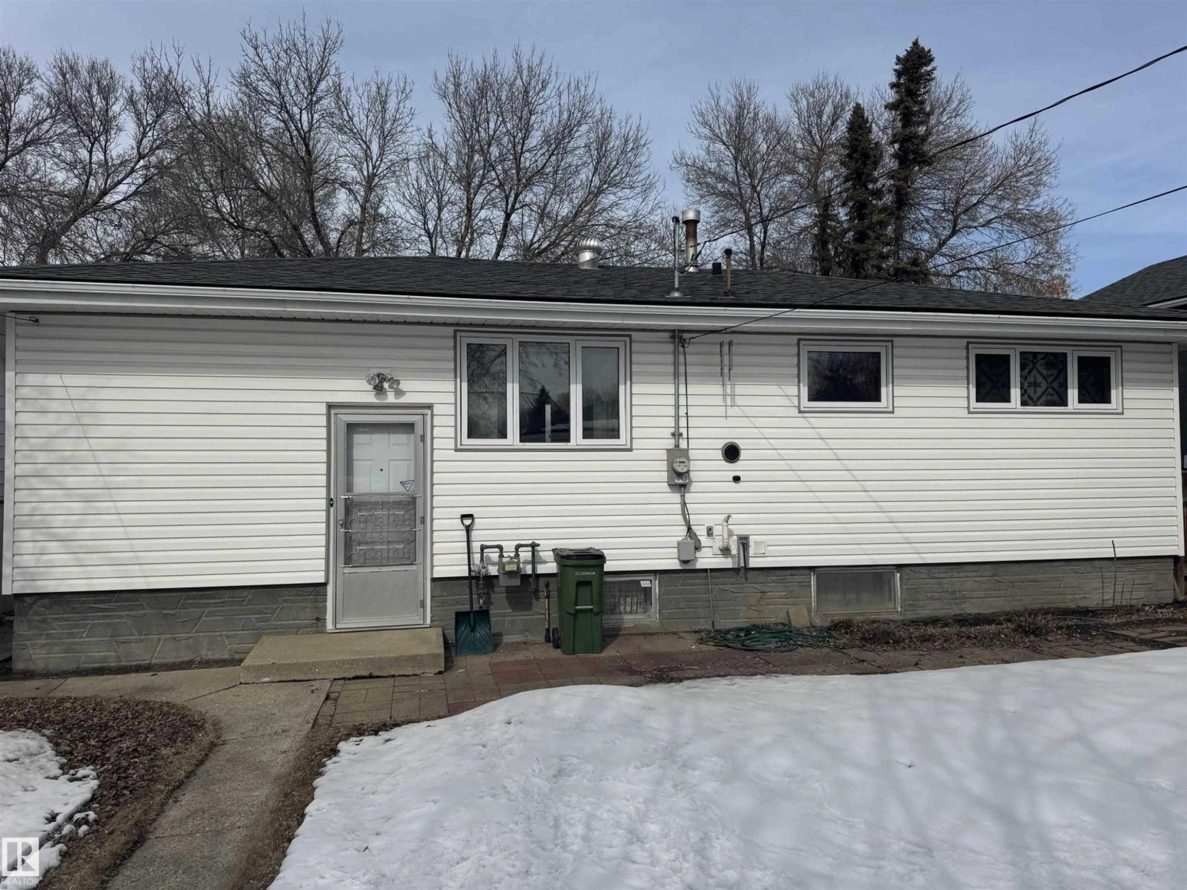 Home with vinyl exterior material, street for 4021 117 AV, Edmonton Alberta T5W0Y1