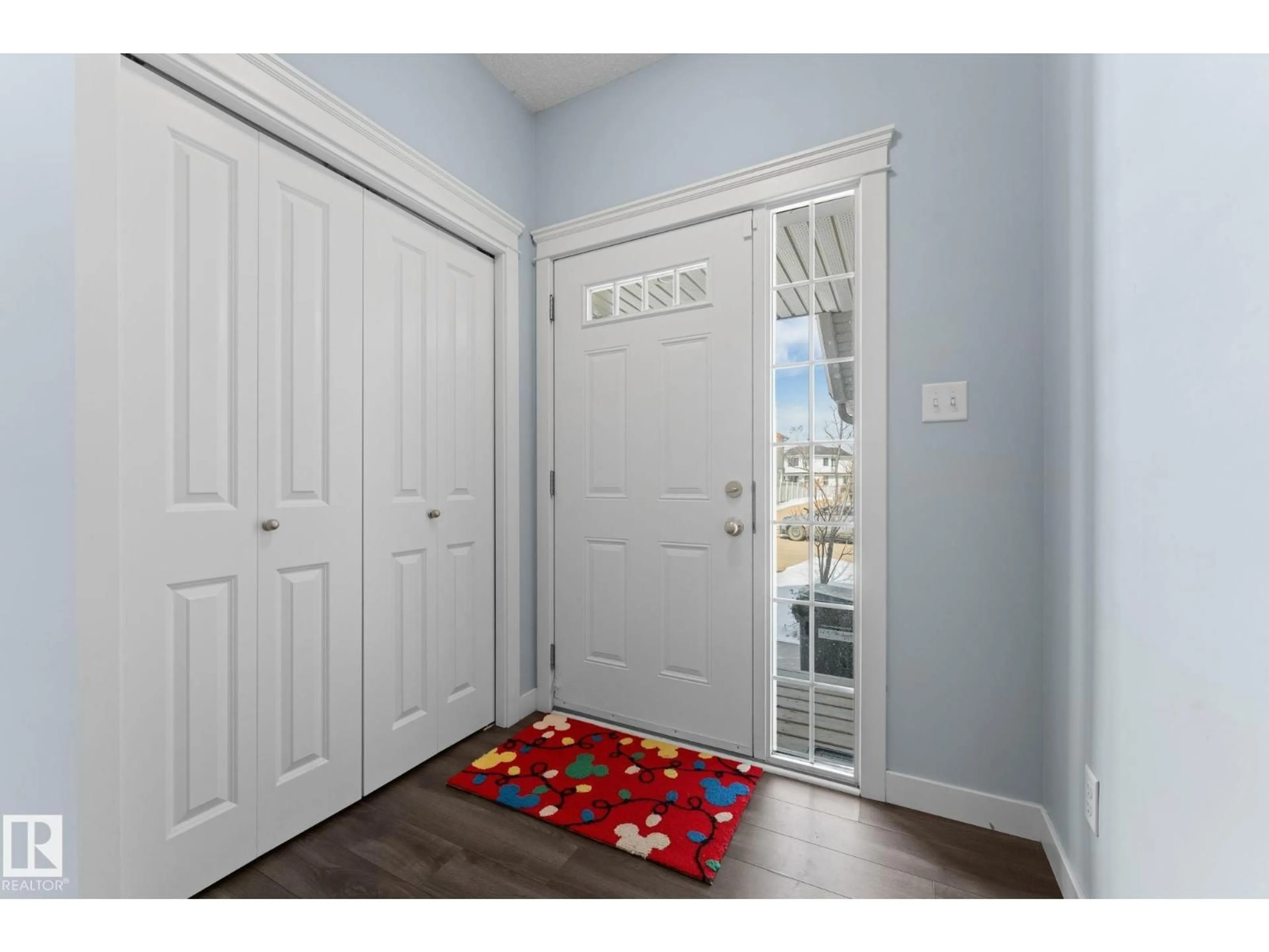 Indoor entryway for 43 MEADOWVIEW CO, Spruce Grove Alberta T7X0N2