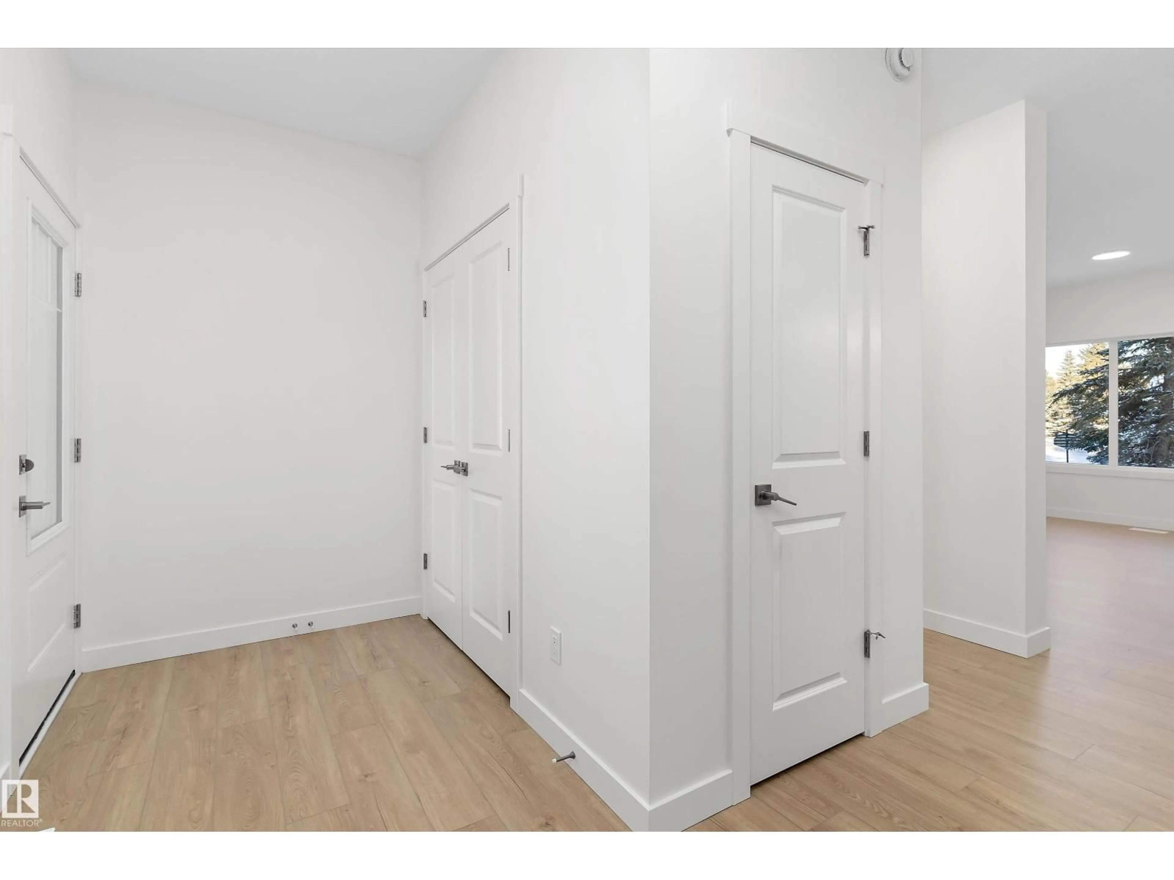 Unknown for NW - 4015 207 ST, Edmonton Alberta T6M3G1