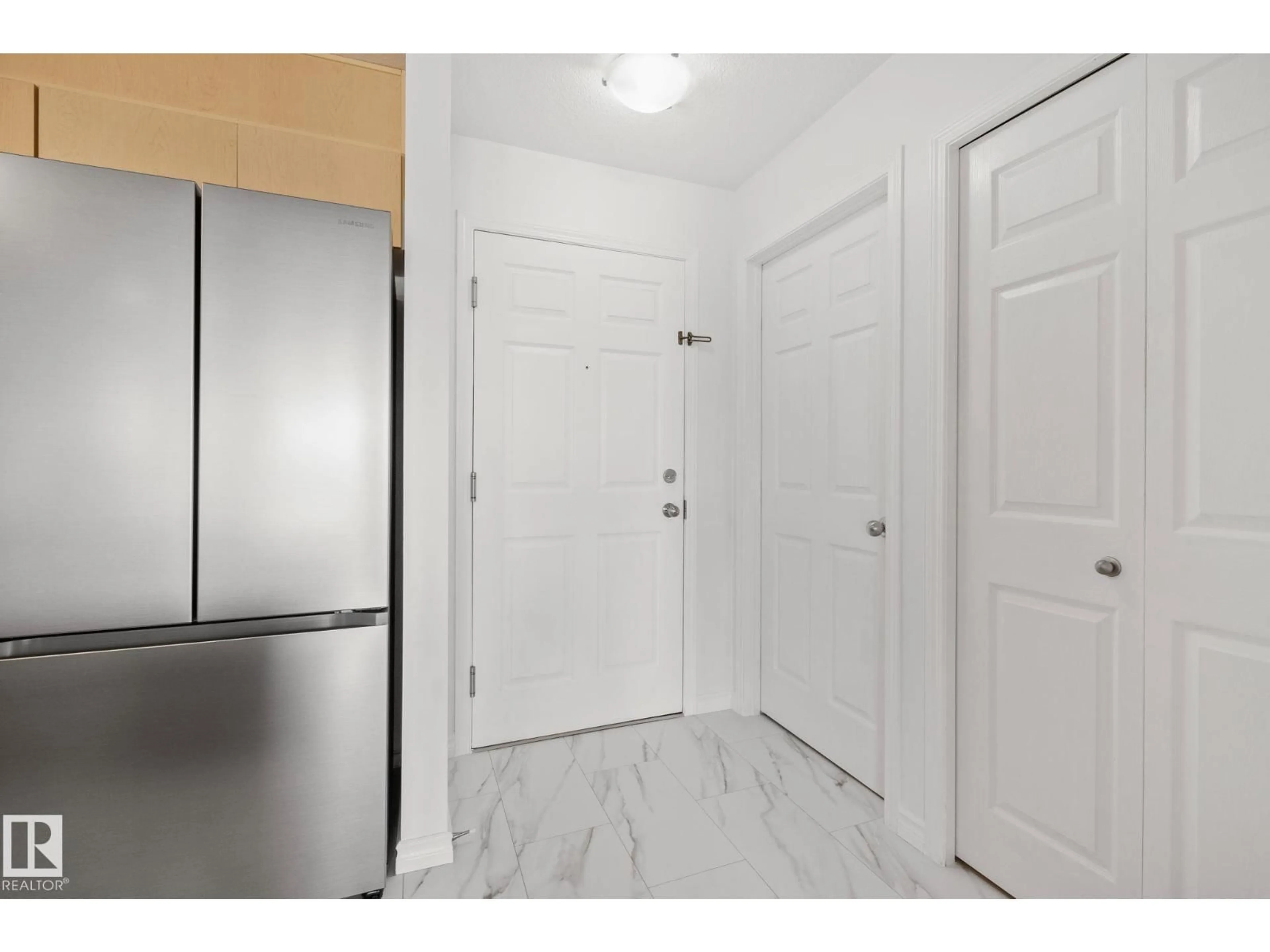 Indoor entryway for 105 - 4309 33 ST, Stony Plain Alberta T7Z0C4