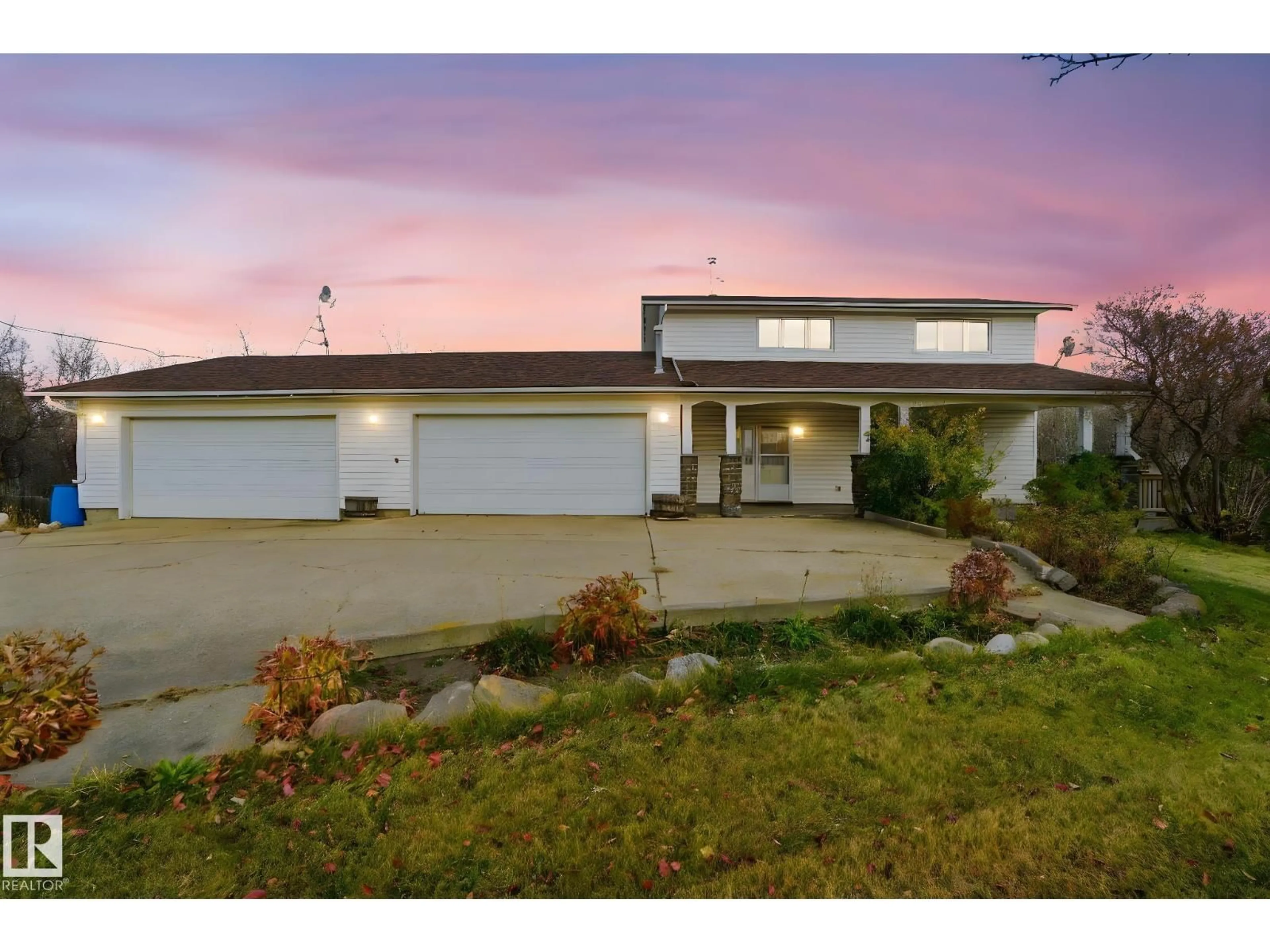 A pic from outside/outdoor area/front of a property/back of a property/a pic from drone, street for 51357 RGE ROAD 231, Rural Strathcona County Alberta T8B1K7