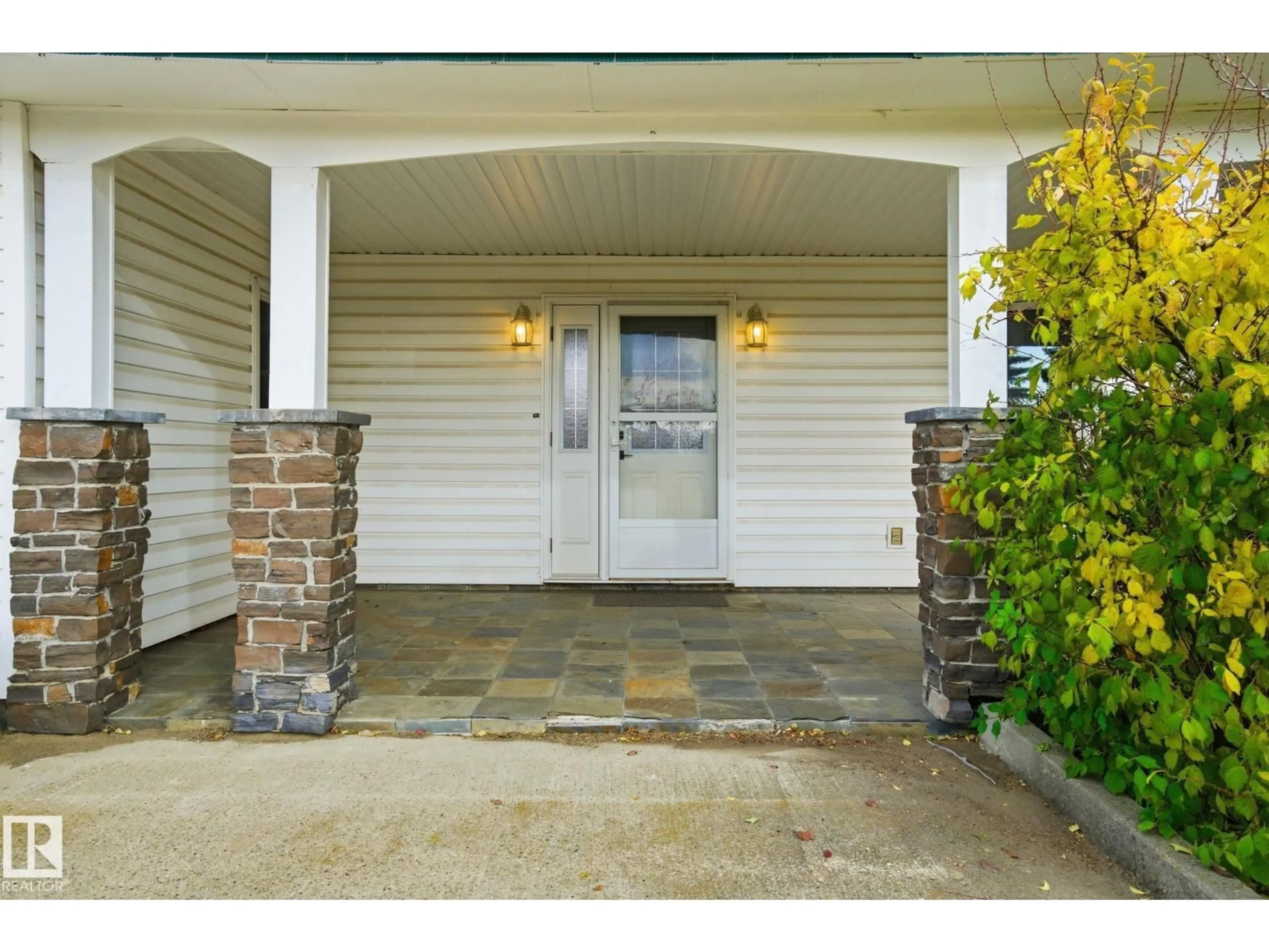 Indoor entryway for 51357 RGE ROAD 231, Rural Strathcona County Alberta T8B1K7