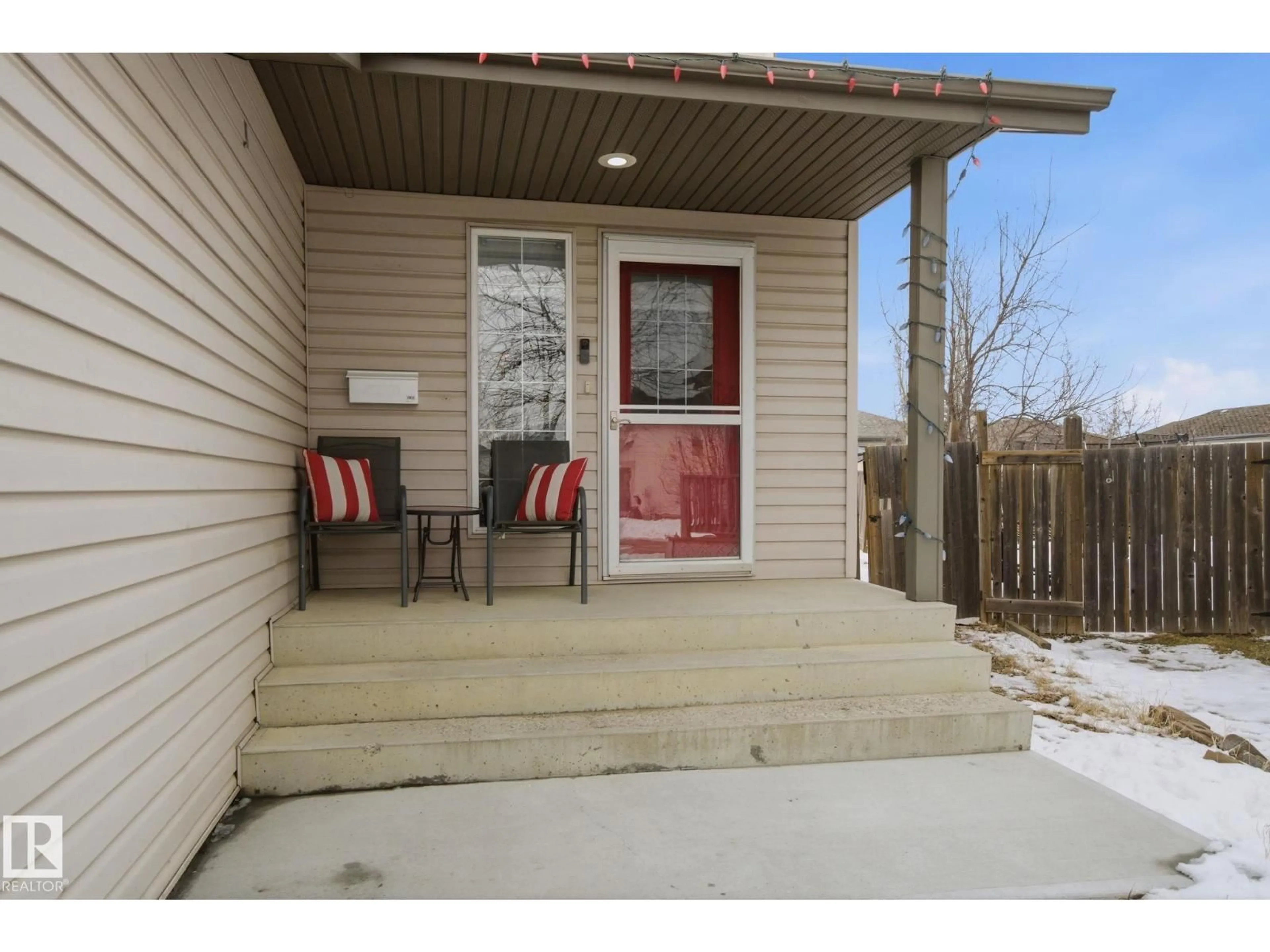 Indoor entryway for NW - 15736 141 ST, Edmonton Alberta T6V1T4