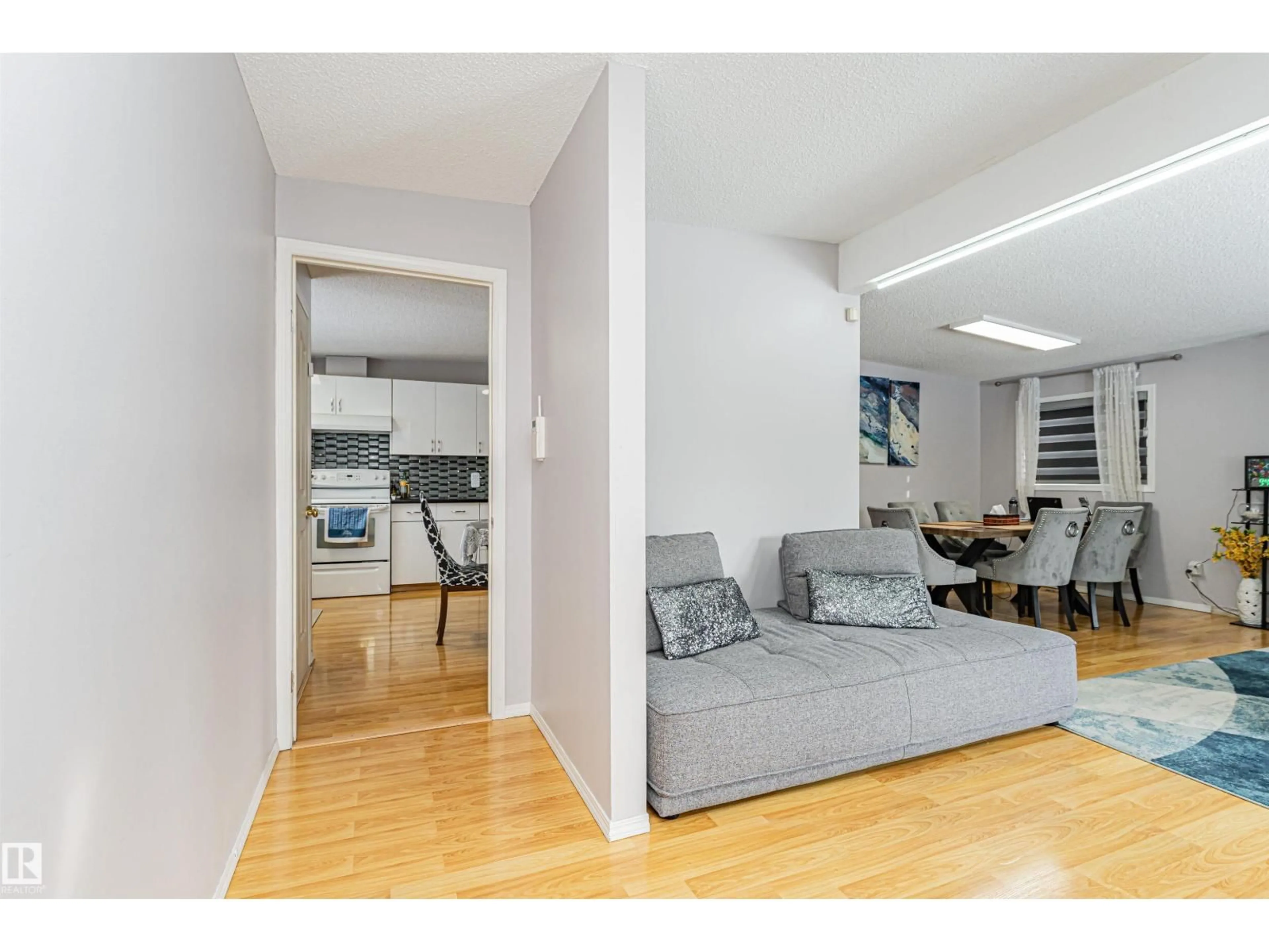 Unknown for 10412 39 AV, Edmonton Alberta T6J2J3