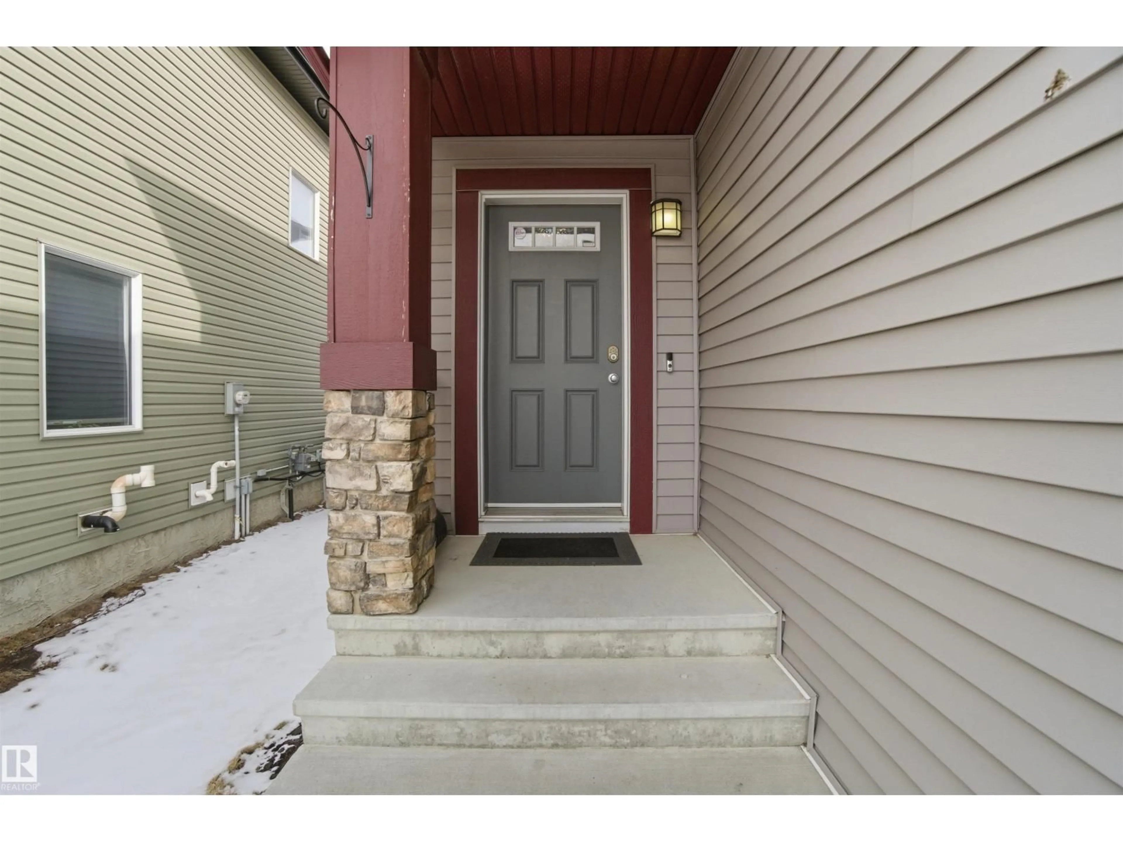 Indoor entryway for NW - 13905 138 ST, Edmonton Alberta T6V0L5