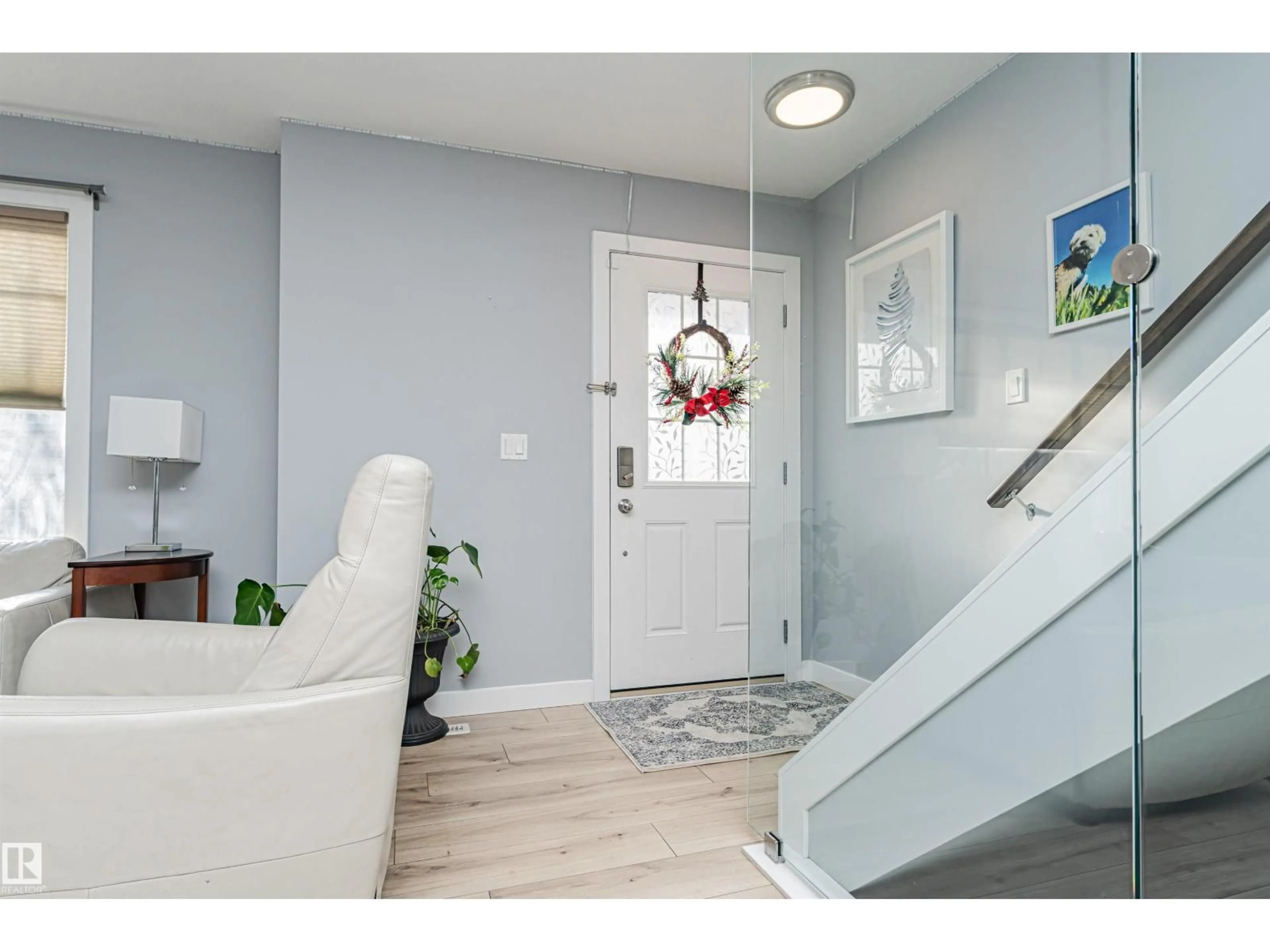 Indoor entryway for 35 - 675 ALBANY WY, Edmonton Alberta T6V0H1