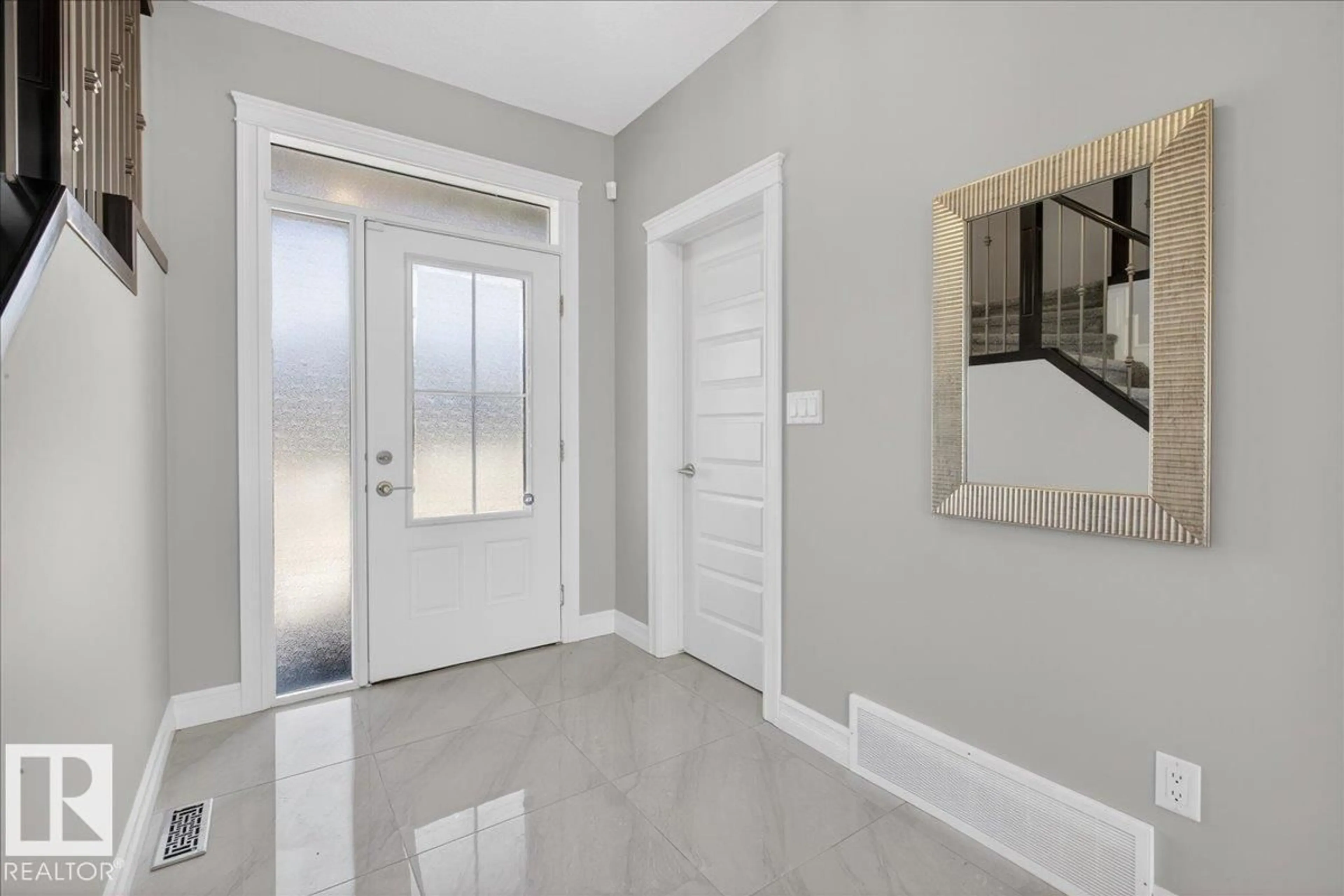 Indoor entryway for 1380 GRAYDON HILL WY, Edmonton Alberta T6W3C9