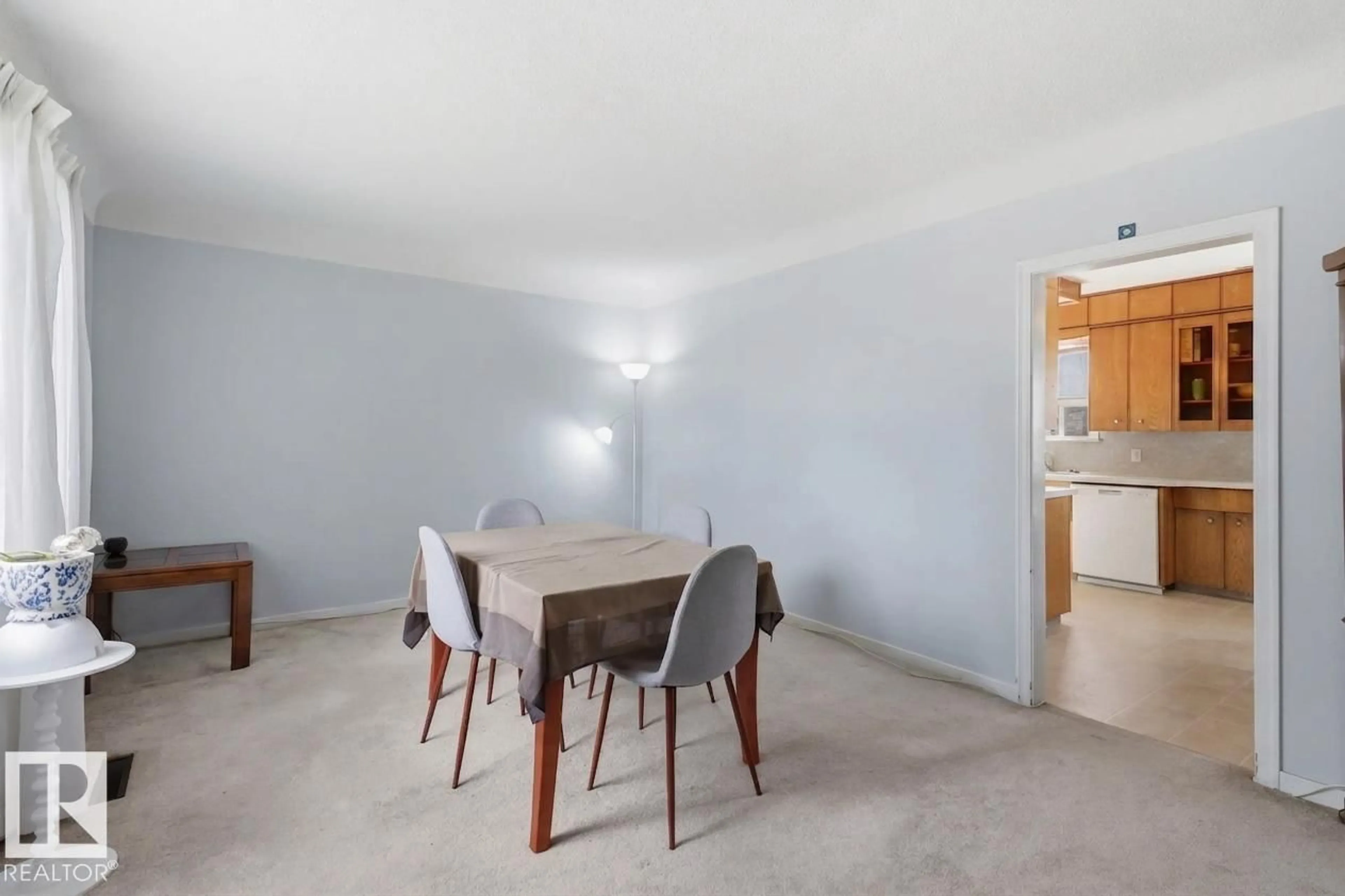 Dining room, unknown for NW - 9206 / 9208 90 ST, Edmonton Alberta T6C3M1