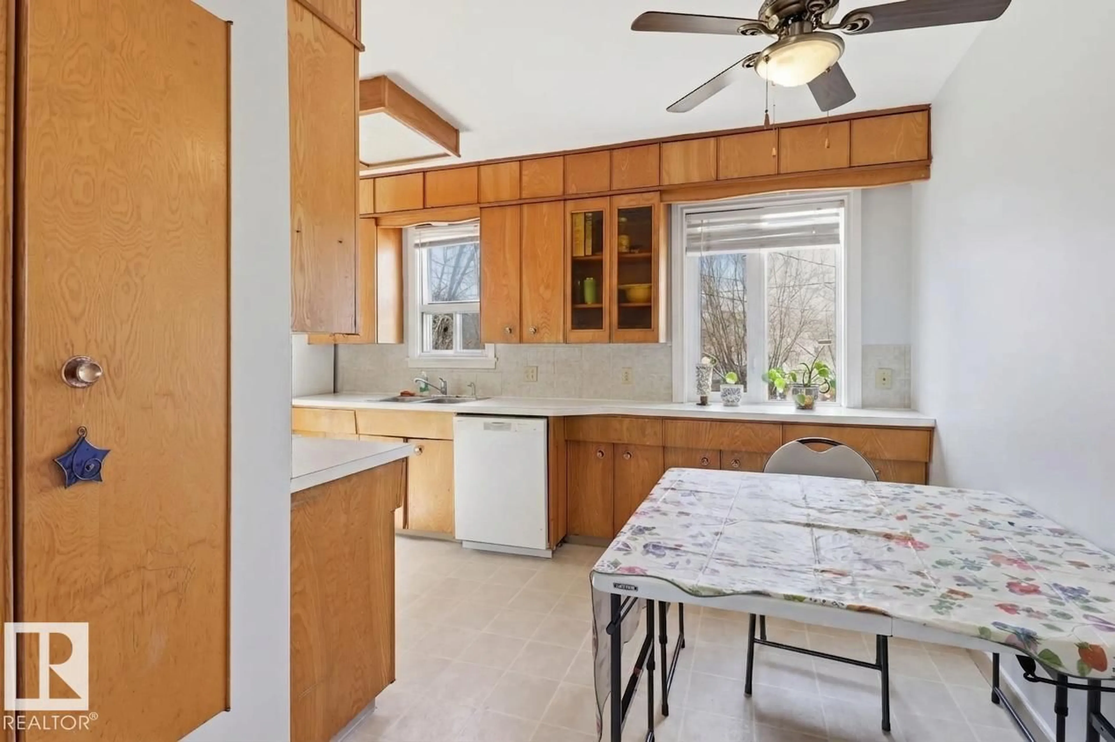 Unknown for NW - 9206 / 9208 90 ST, Edmonton Alberta T6C3M1