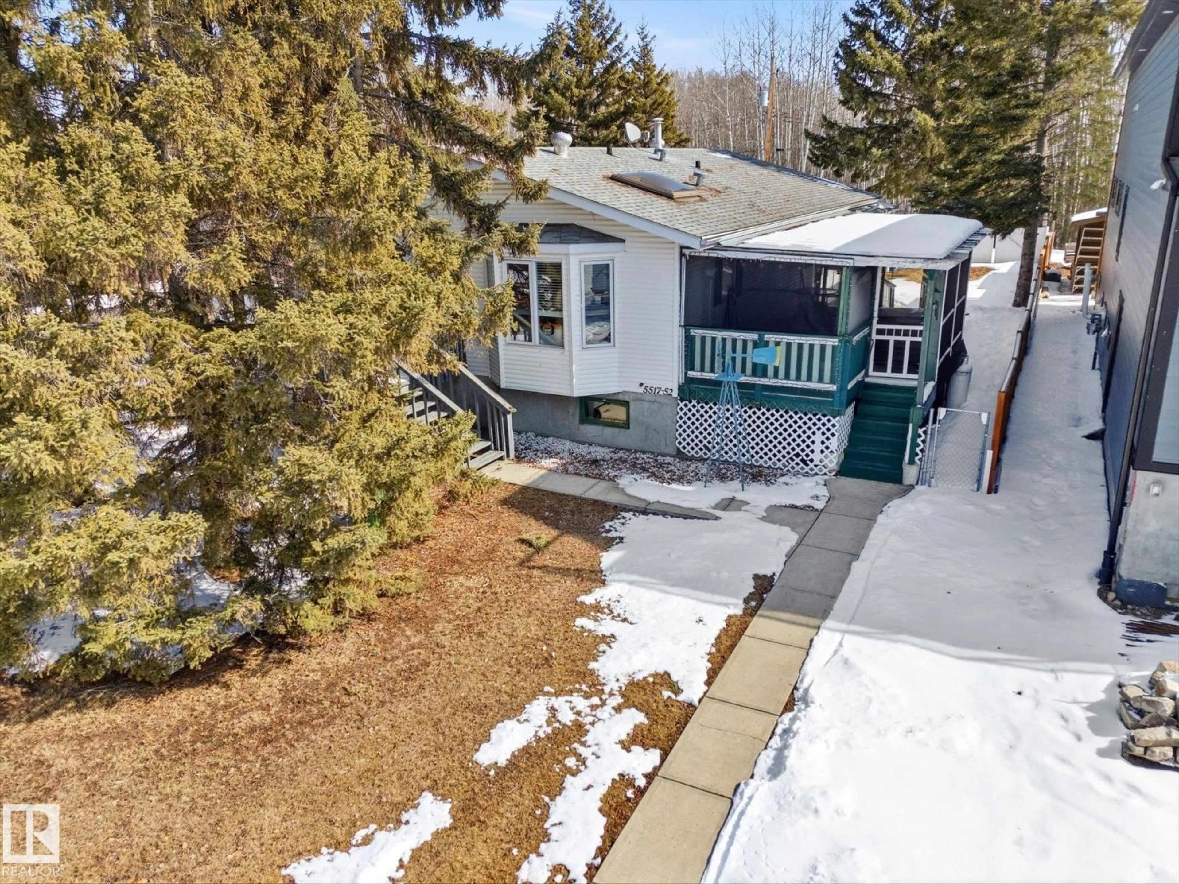 A pic from outside/outdoor area/front of a property/back of a property/a pic from drone, street for 5517 52 ST, Wabamun Alberta T0E2K0