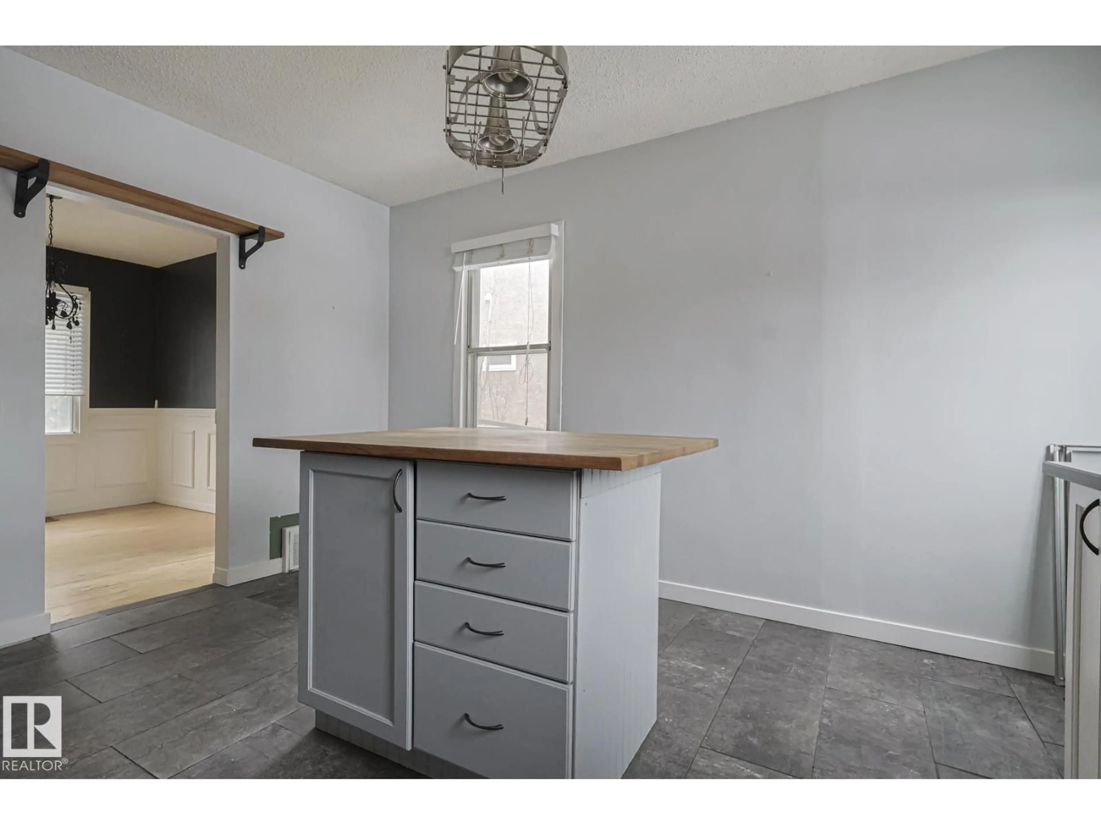 Unknown for 13519 107A AV, Edmonton Alberta T5M2A6