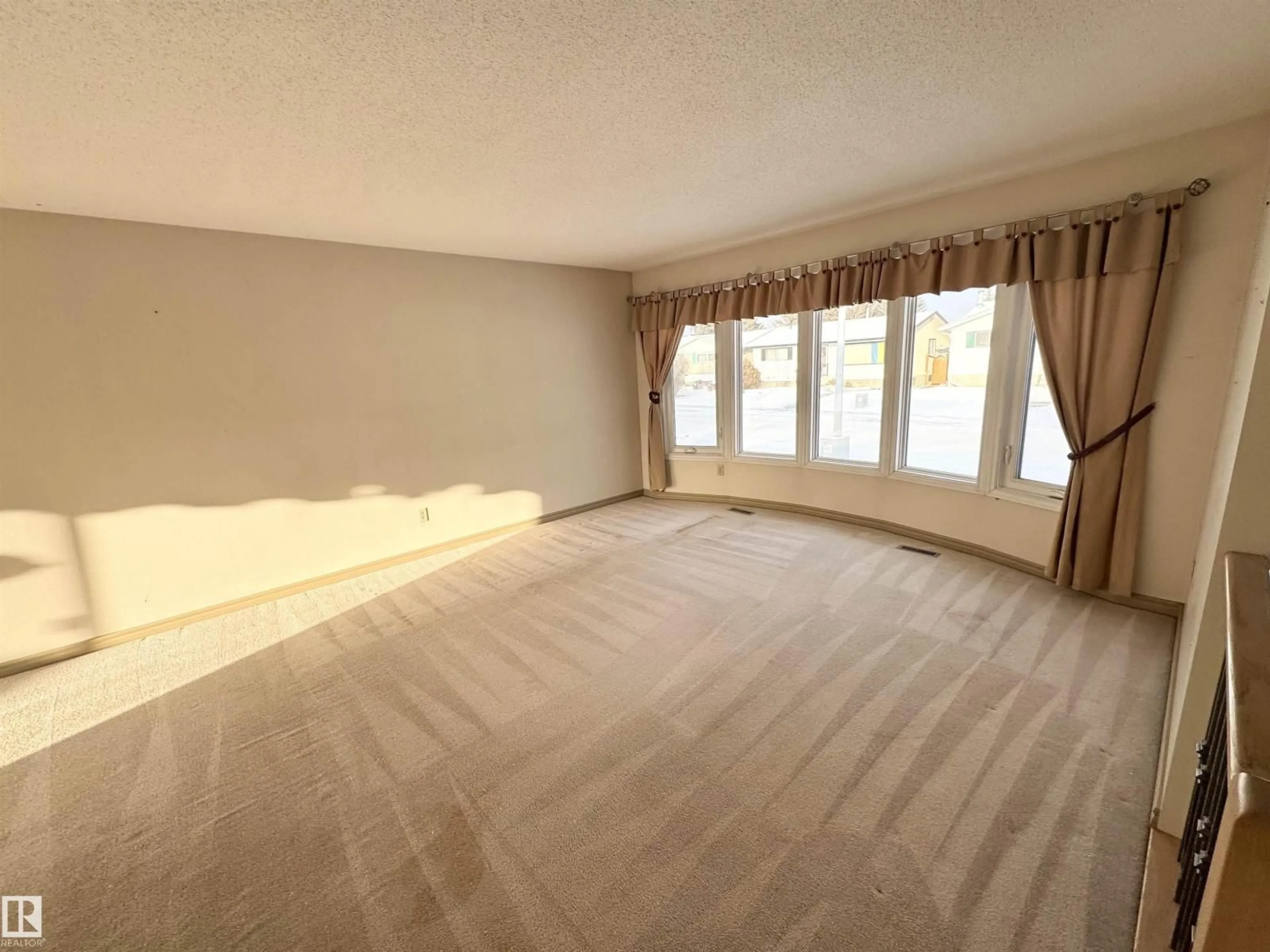 A pic of a room for 8507 35 AV, Edmonton Alberta T6K0C1
