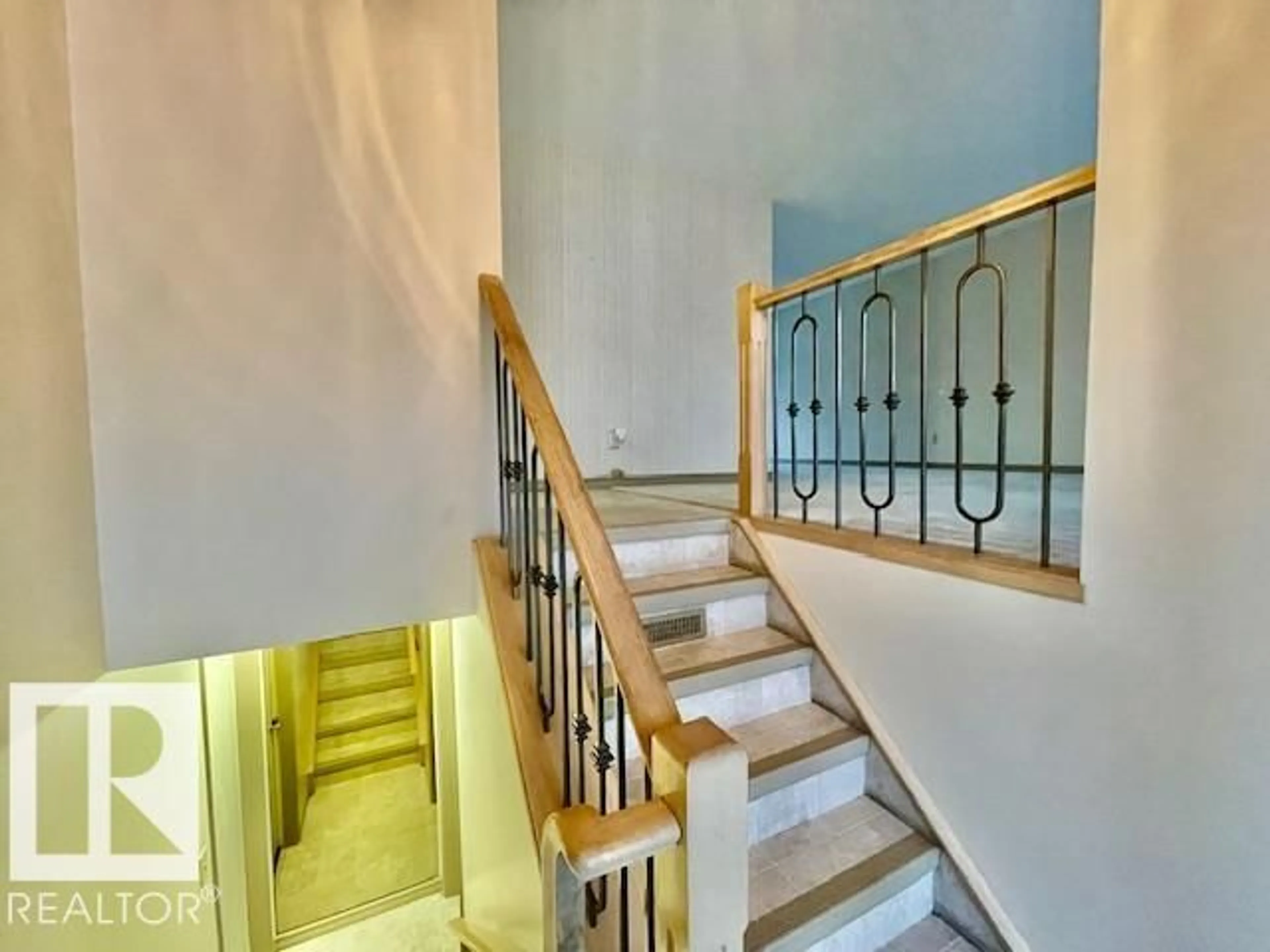 Stairs for 8507 35 AV, Edmonton Alberta T6K0C1